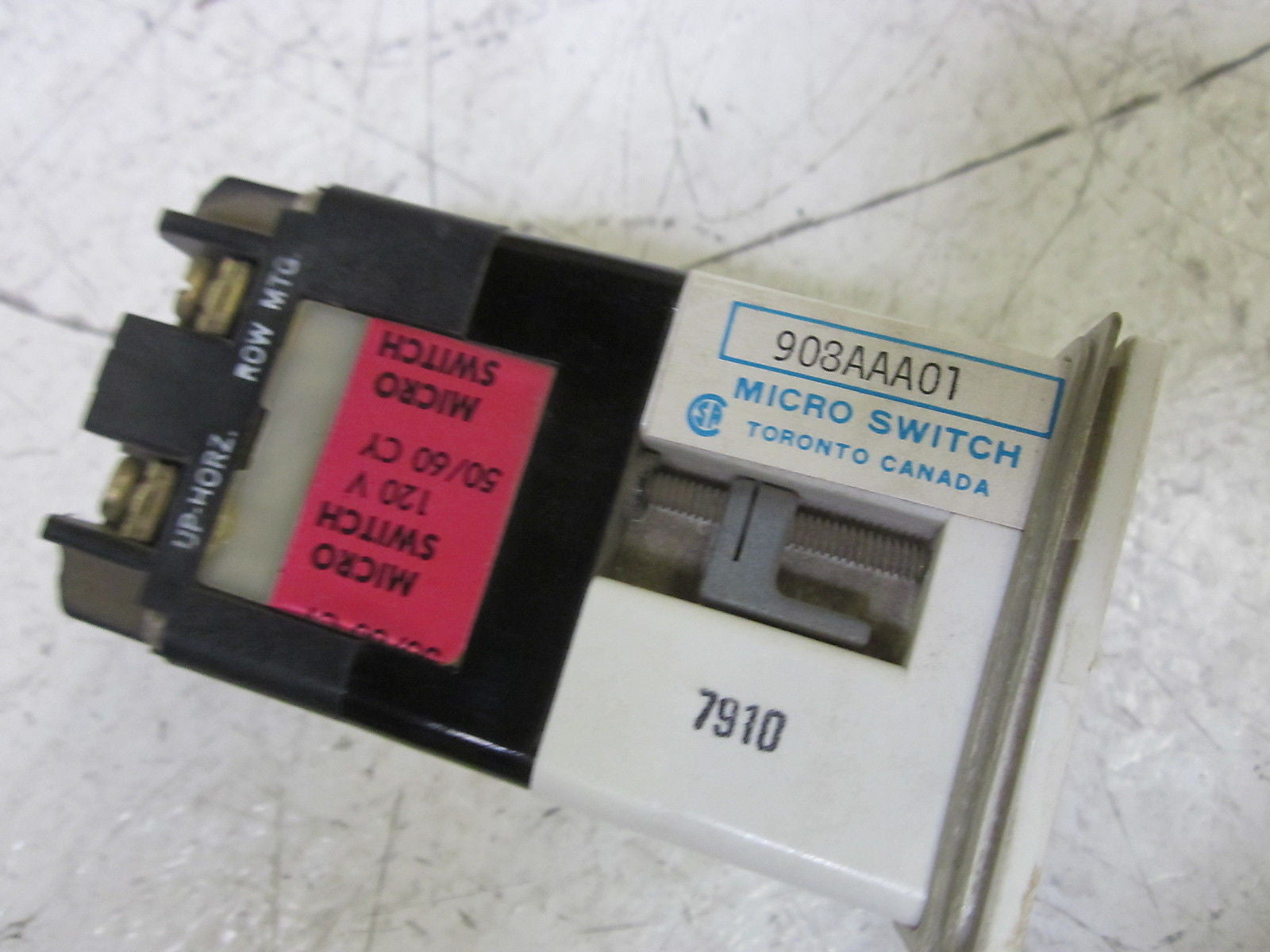 MICROSWITCH 908AAA01 INDICATOR SWITCH 120V *NEW IN BOX*