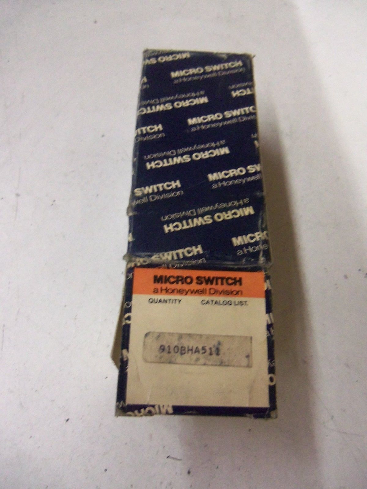 MICROSWITCH 910BHA511 *NEW IN BOX*