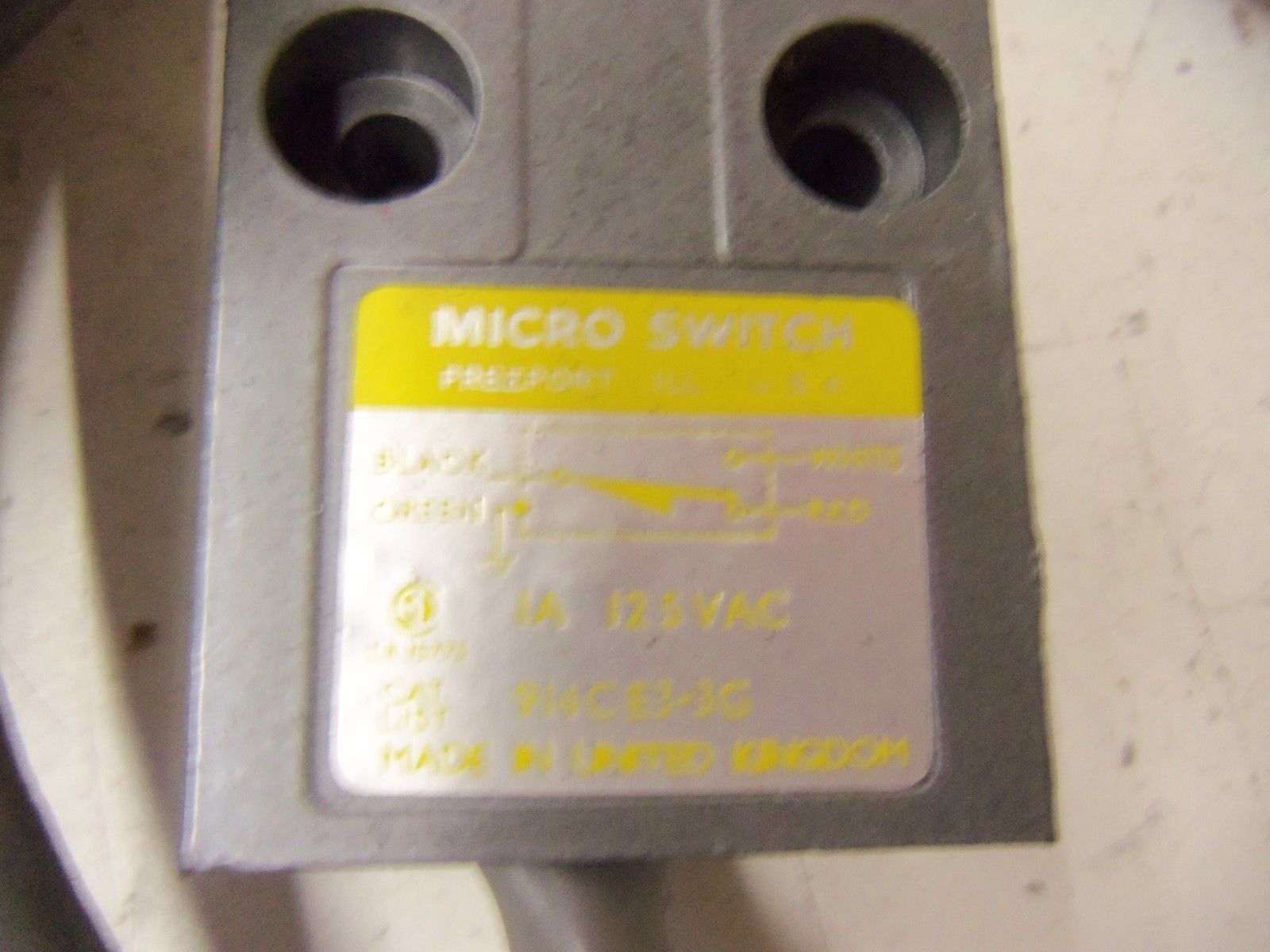 MICROSWITCH 914CE3-3G LIMIT SWITCH *USED*