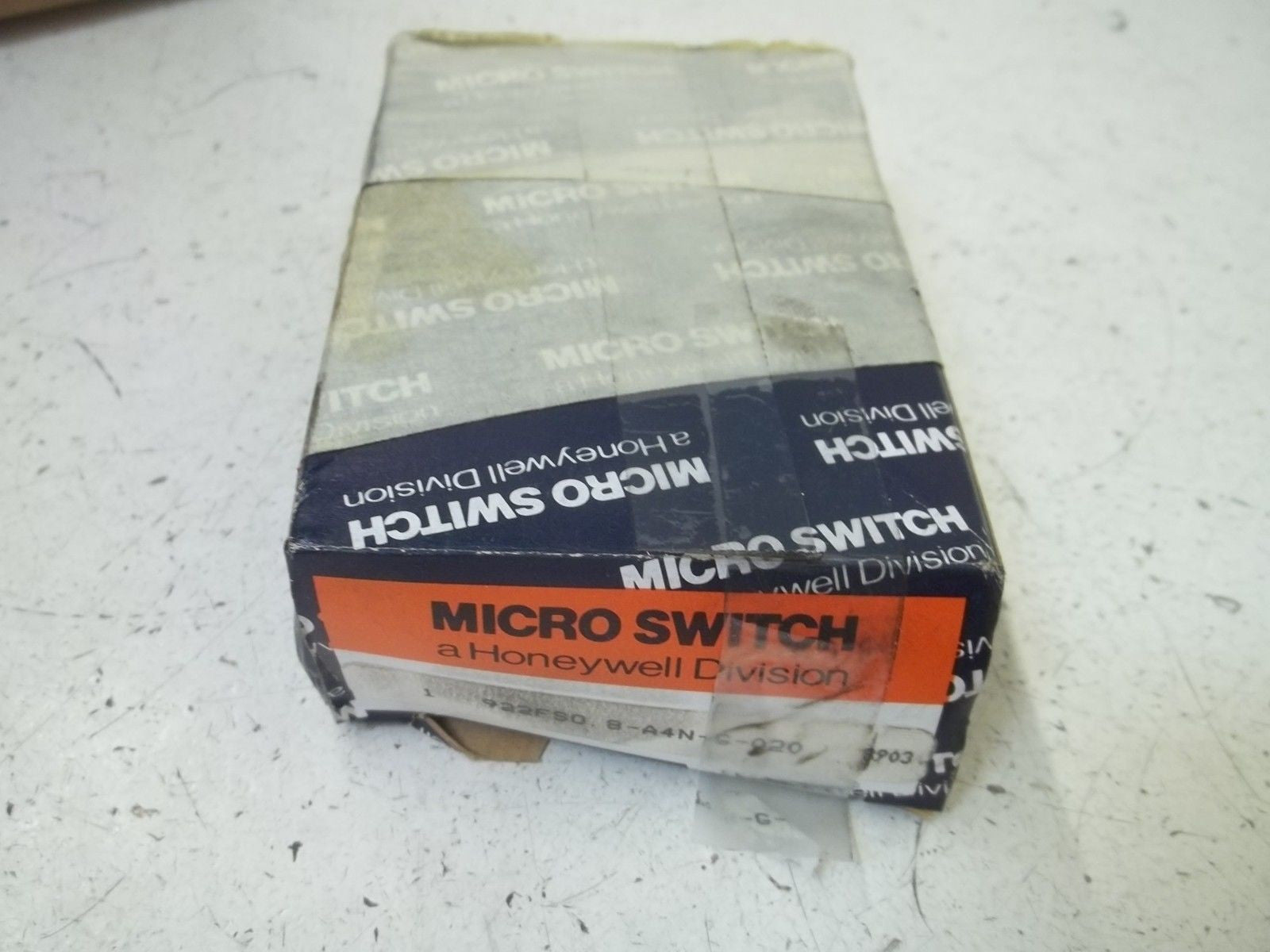 MICROSWITCH 922FS0.8-A4N-G-020 PROXIMITY SWITCH *NEW IN BOX*