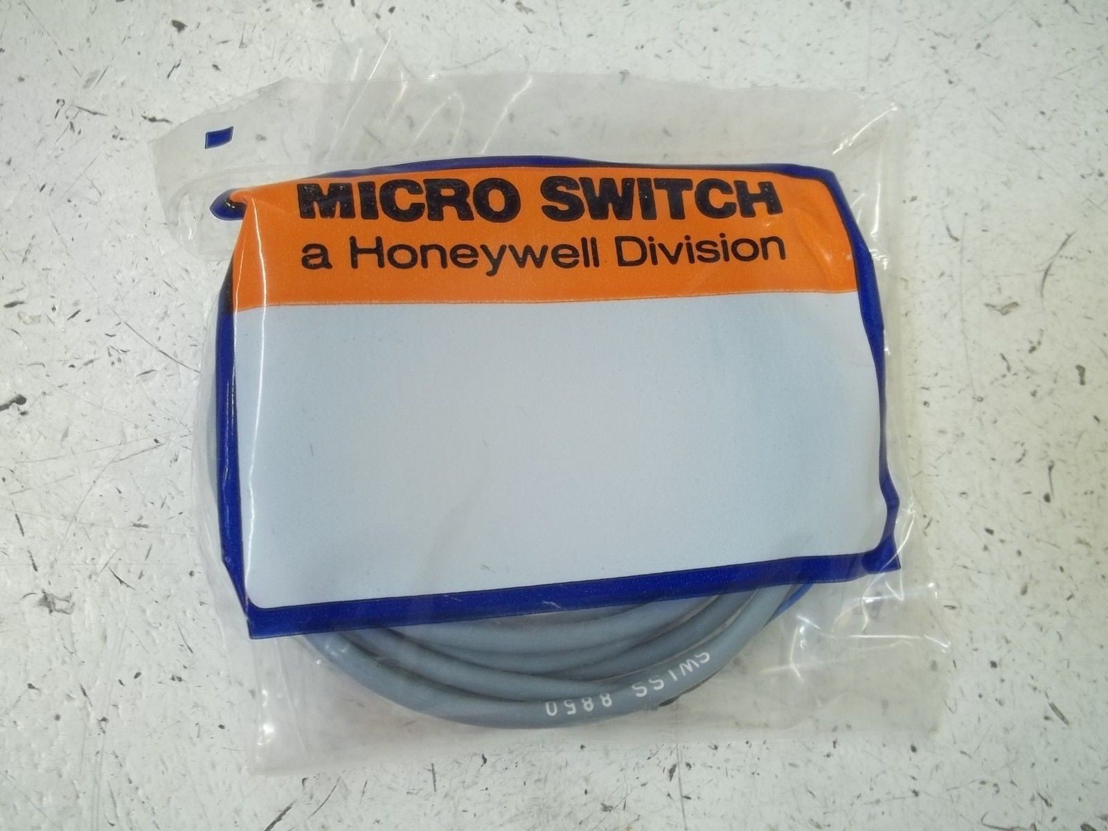 MICROSWITCH 922FS0.8-A4N-G-020 PROXIMITY SWITCH *NEW IN BOX*