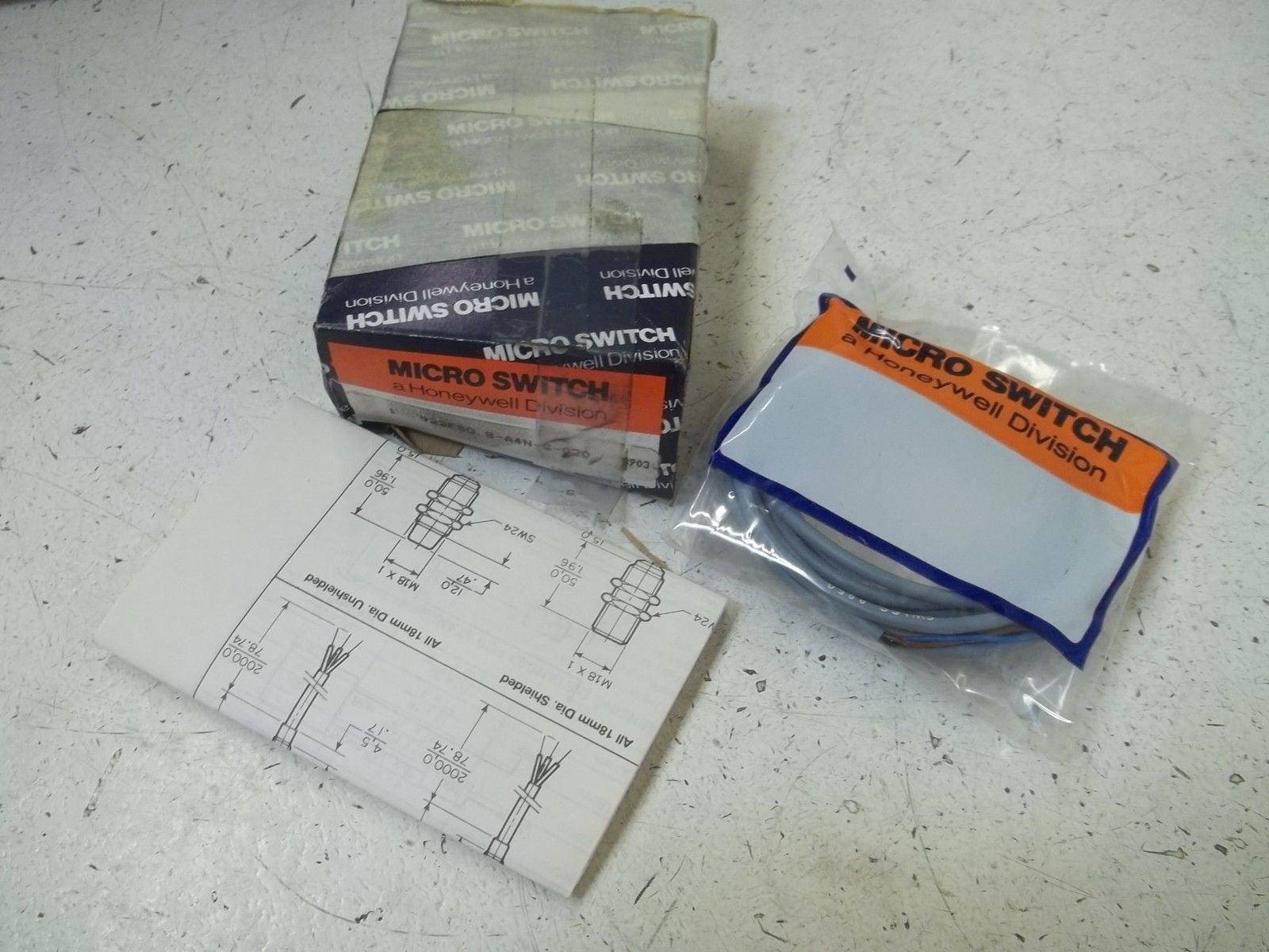 MICROSWITCH 922FS0.8-A4N-G-020 PROXIMITY SWITCH *NEW IN BOX*