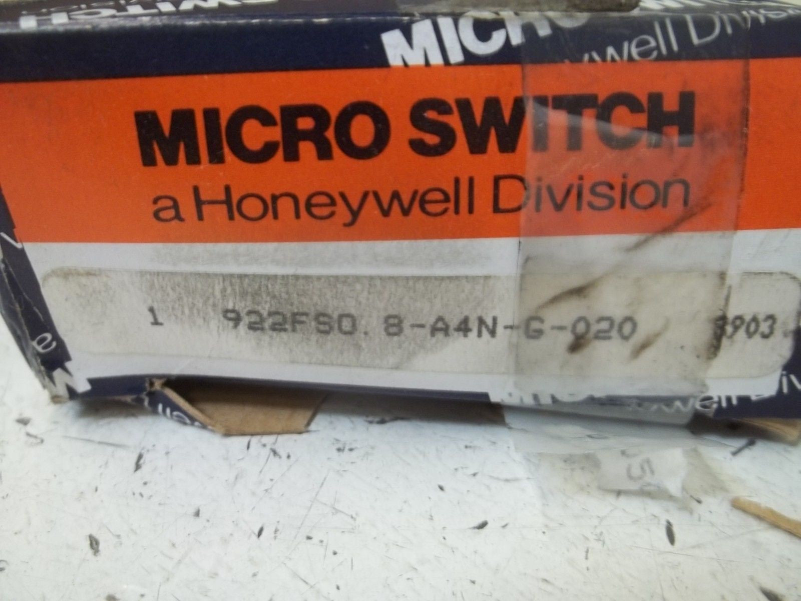 MICROSWITCH 922FS0.8-A4N-G-020 PROXIMITY SWITCH *NEW IN BOX*