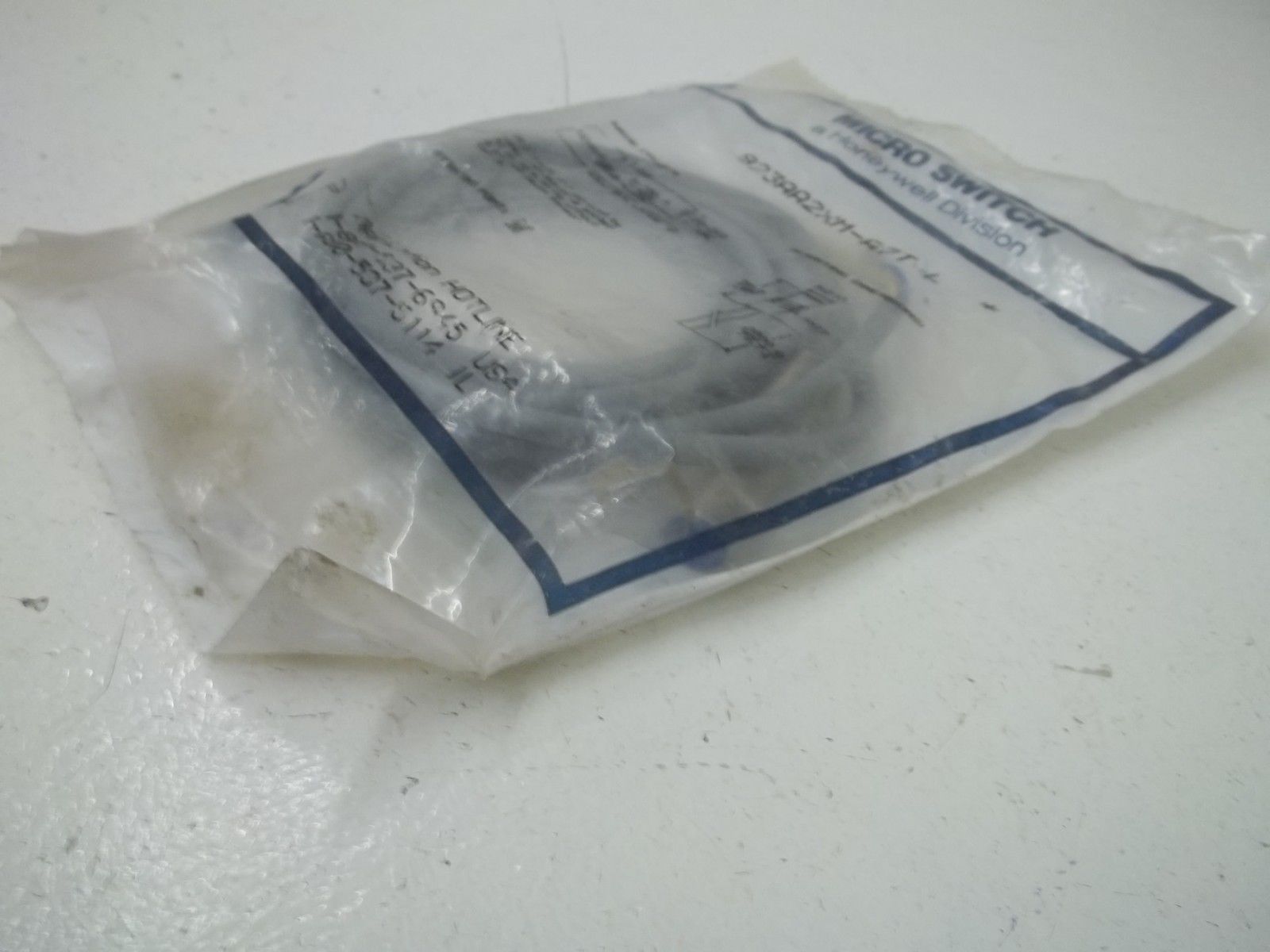 MICRO SWITCH 923AA2XM-A7T-L PROXIMITY SENSOR *NEW IN FACTORY BAG*