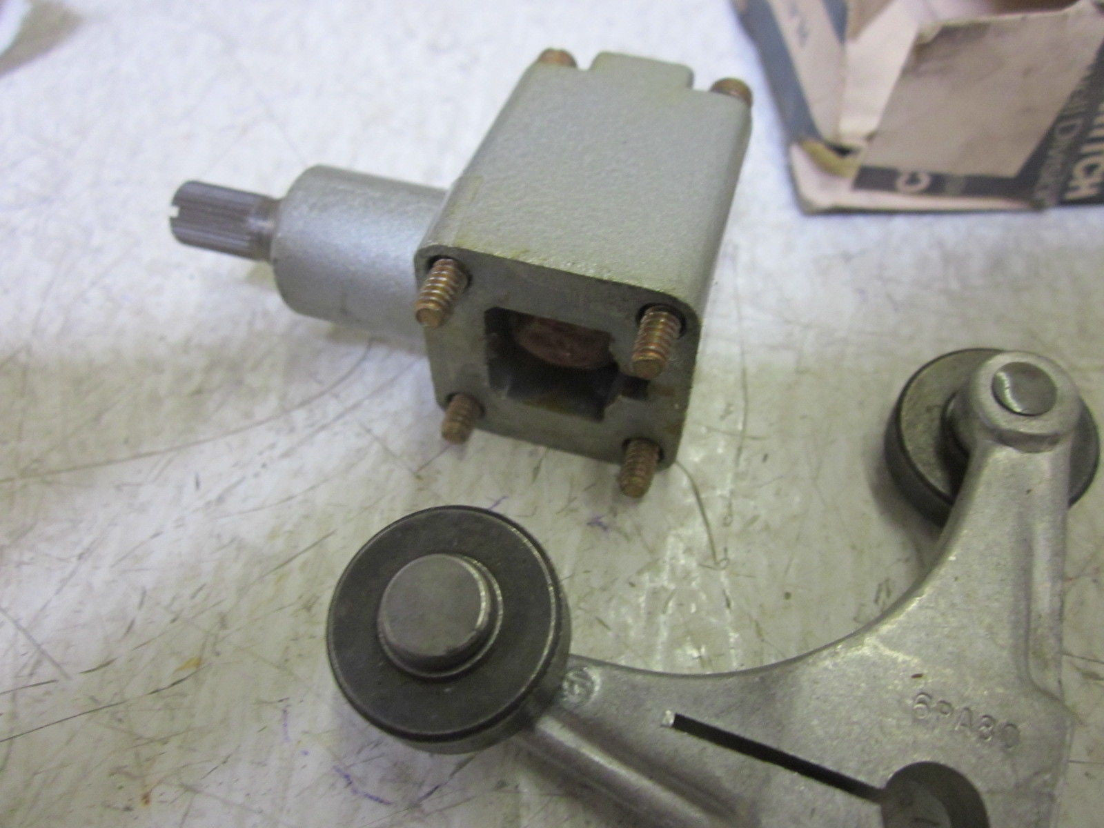 MICROSWITCH 9PA46 LIMIT SWITCH *NEW IN BOX*