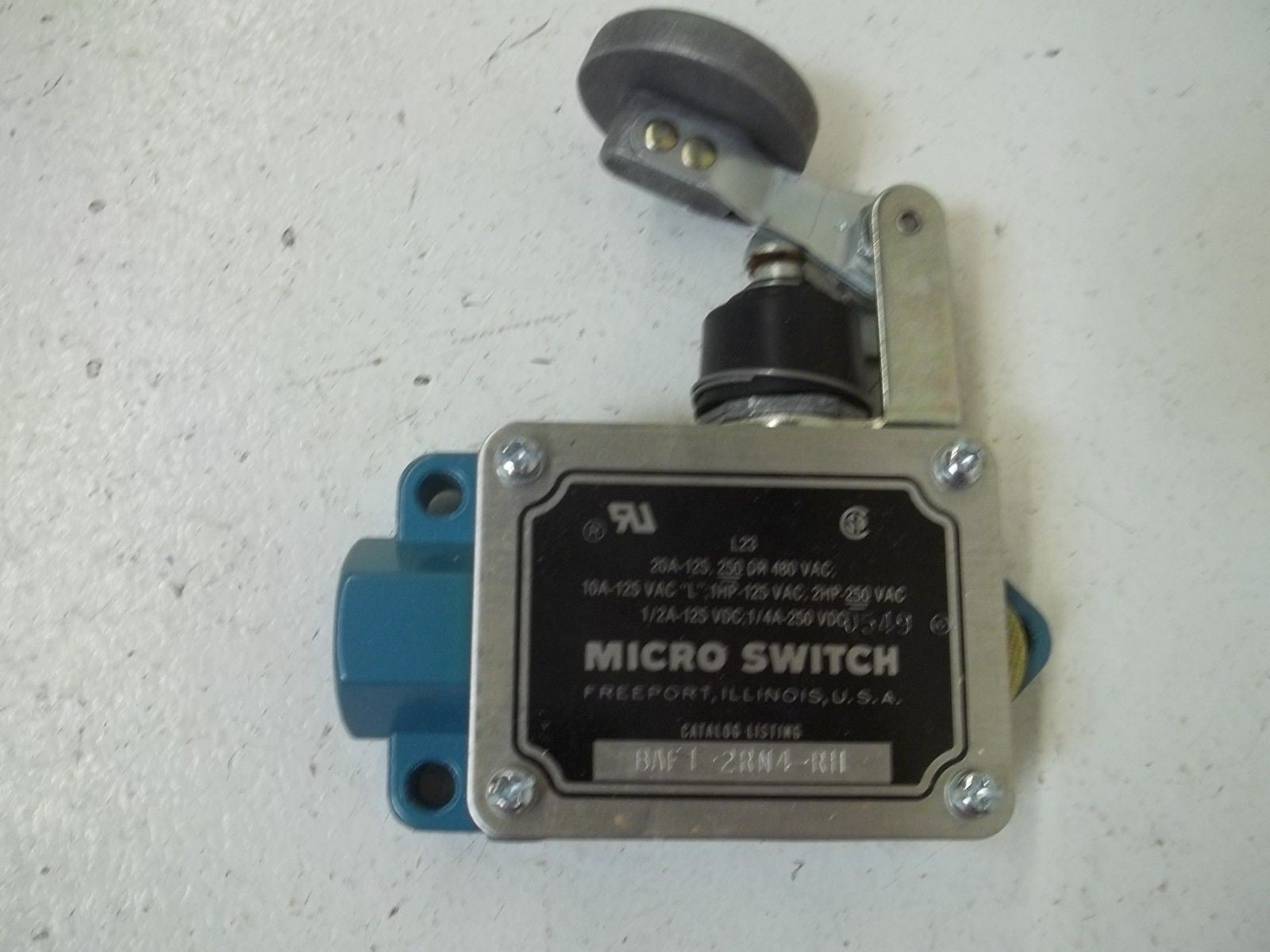 MICRO SWITCH BAF1-2RN4-RH ENCLOSE SWITCH*NEW IN BOX*