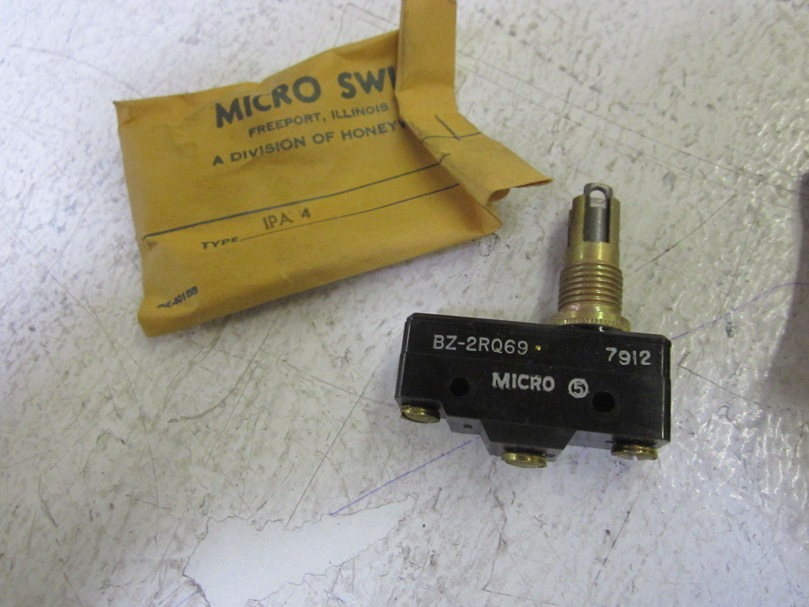 MICROSWITCH BZ-2RQ69 LIMIT SWITCH *NEW IN BOX*