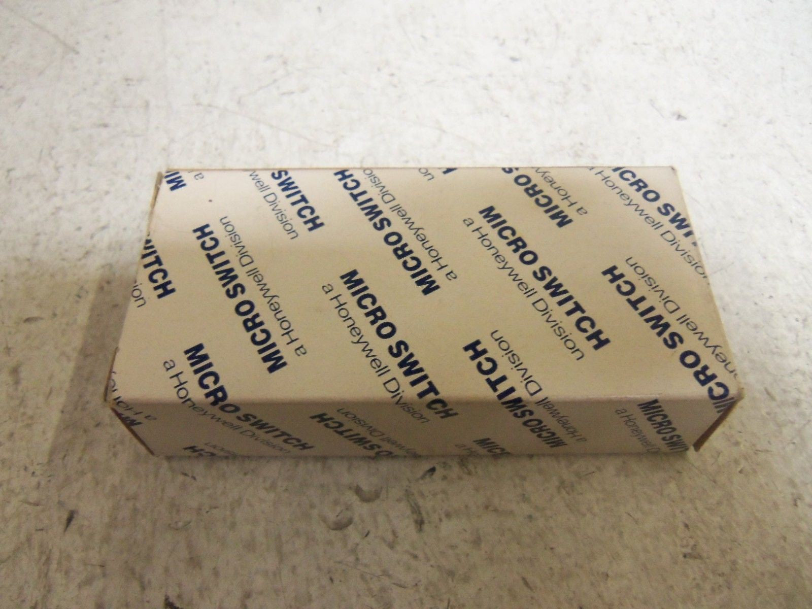 MICROSWITCH BZ-R88 SNAP ACTION BASIC SWITCH *NEW IN BOX*