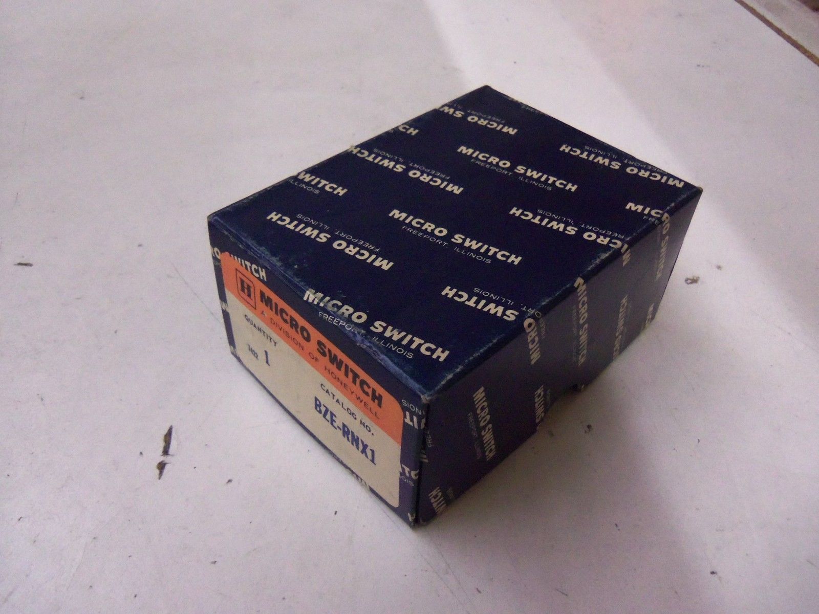 MICROSWITCH BZE-RNX1 *NEW IN BOX*