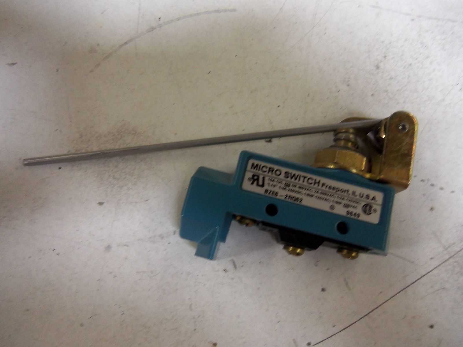 MICROSWITCH BZE6-2RQ62 LIMIT SWITCH (AS PICTURED) *NEW NO BOX*