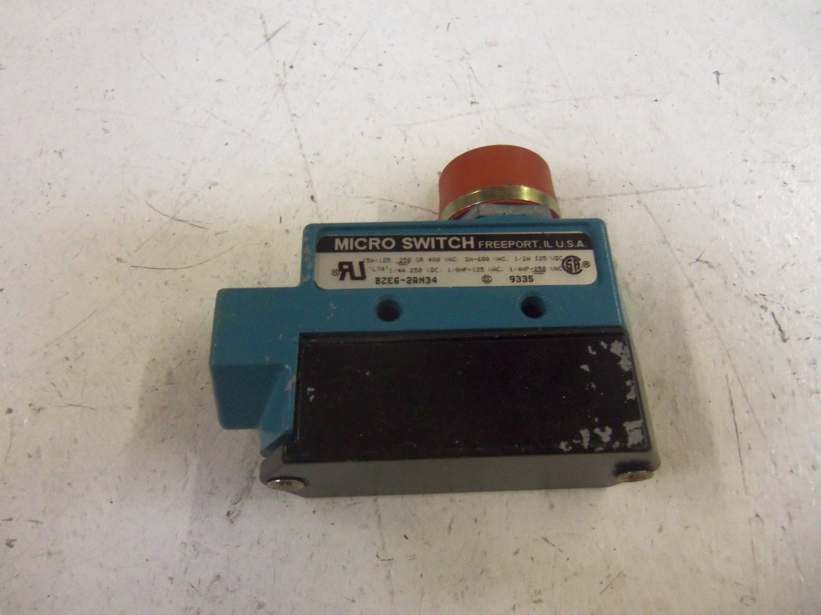 MICROSWITCH BZE6-2RN34 *USED*