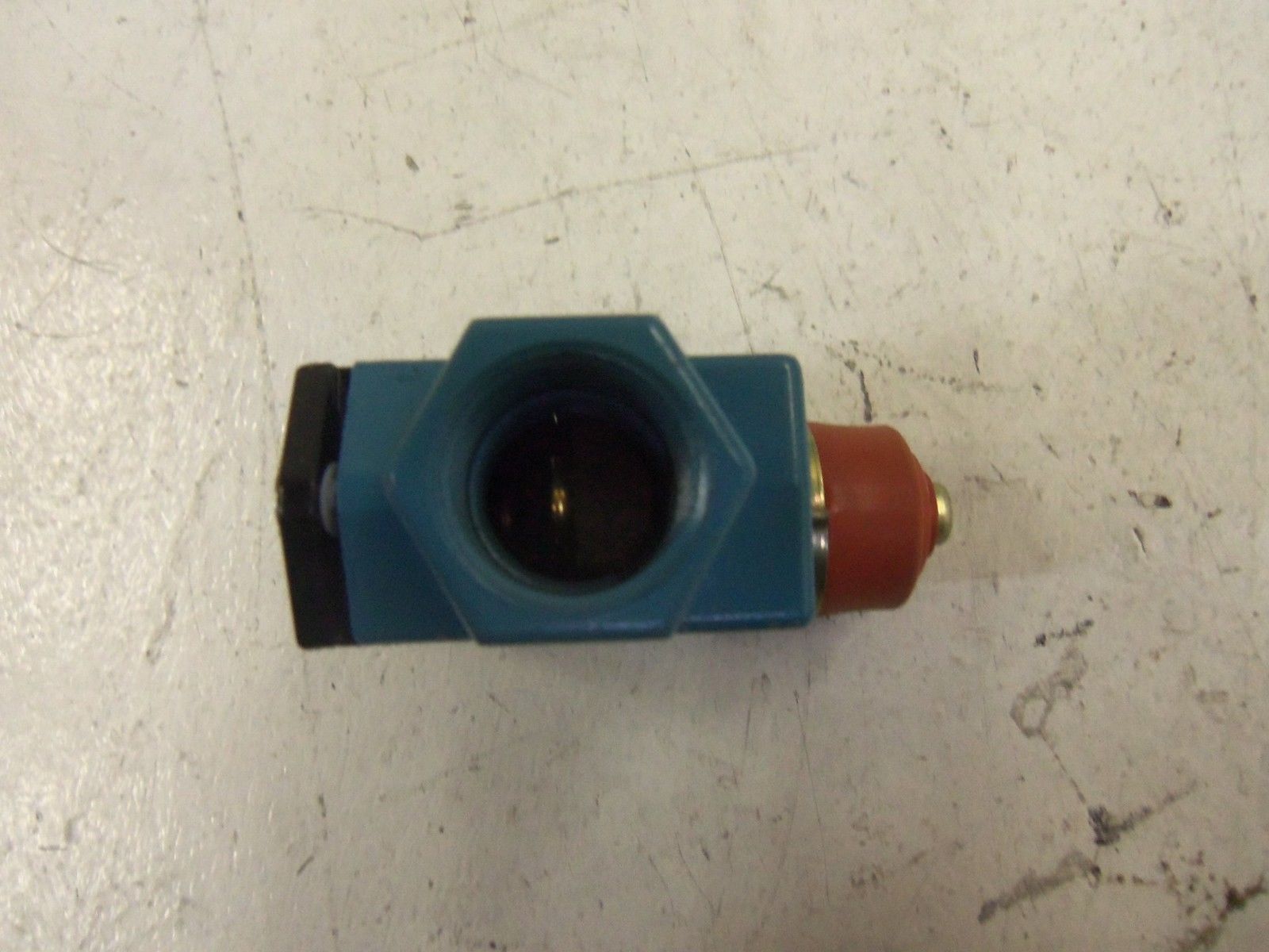 MICROSWITCH BZE6-2RN34 *USED*