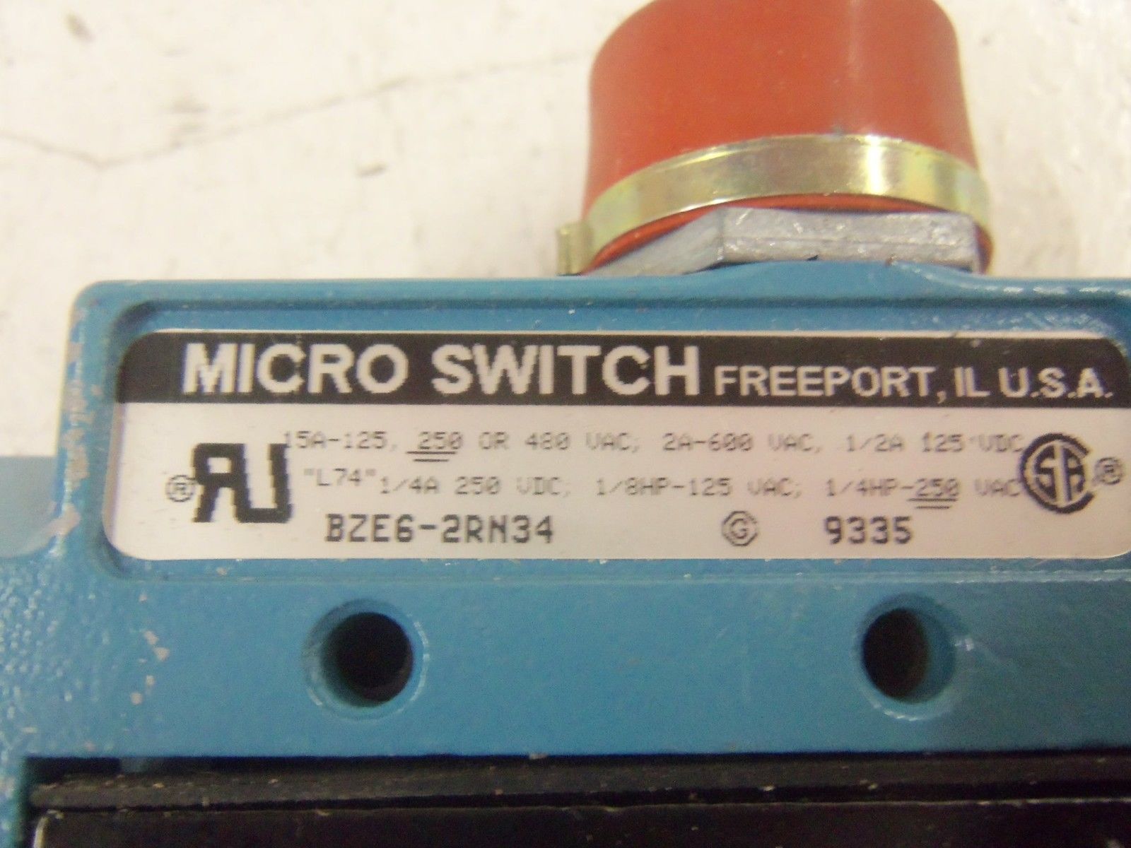 MICROSWITCH BZE6-2RN34 *USED*