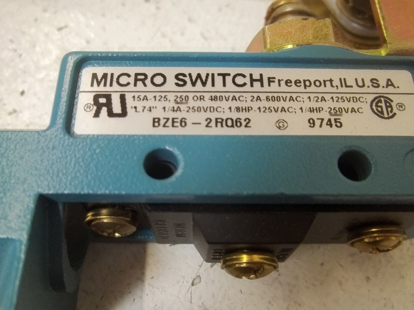 HONEYWELL BZE6-2RQ62 LIMIT SWITCH *NEW IN BOX*