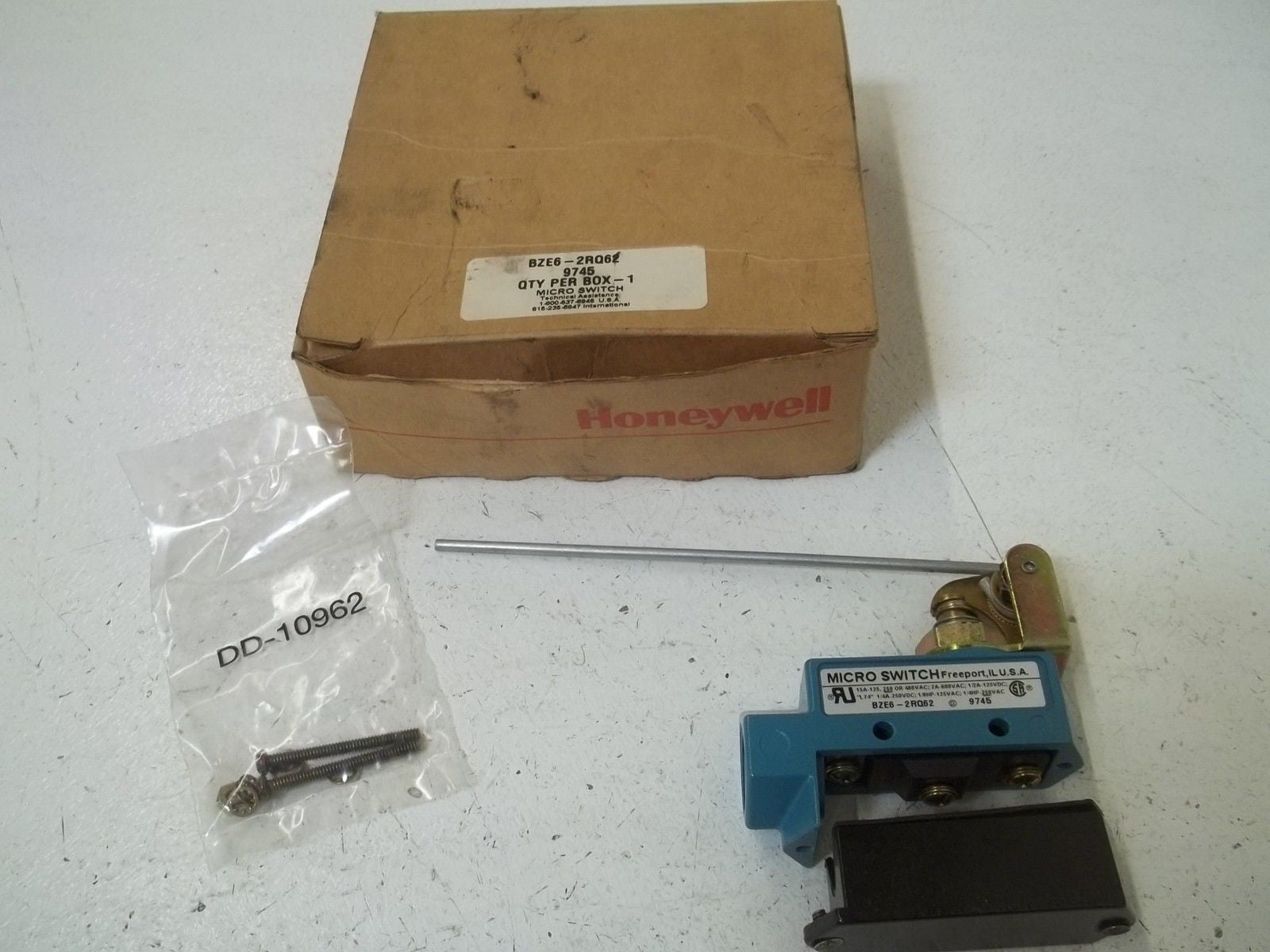 HONEYWELL BZE6-2RQ62 LIMIT SWITCH *NEW IN BOX*
