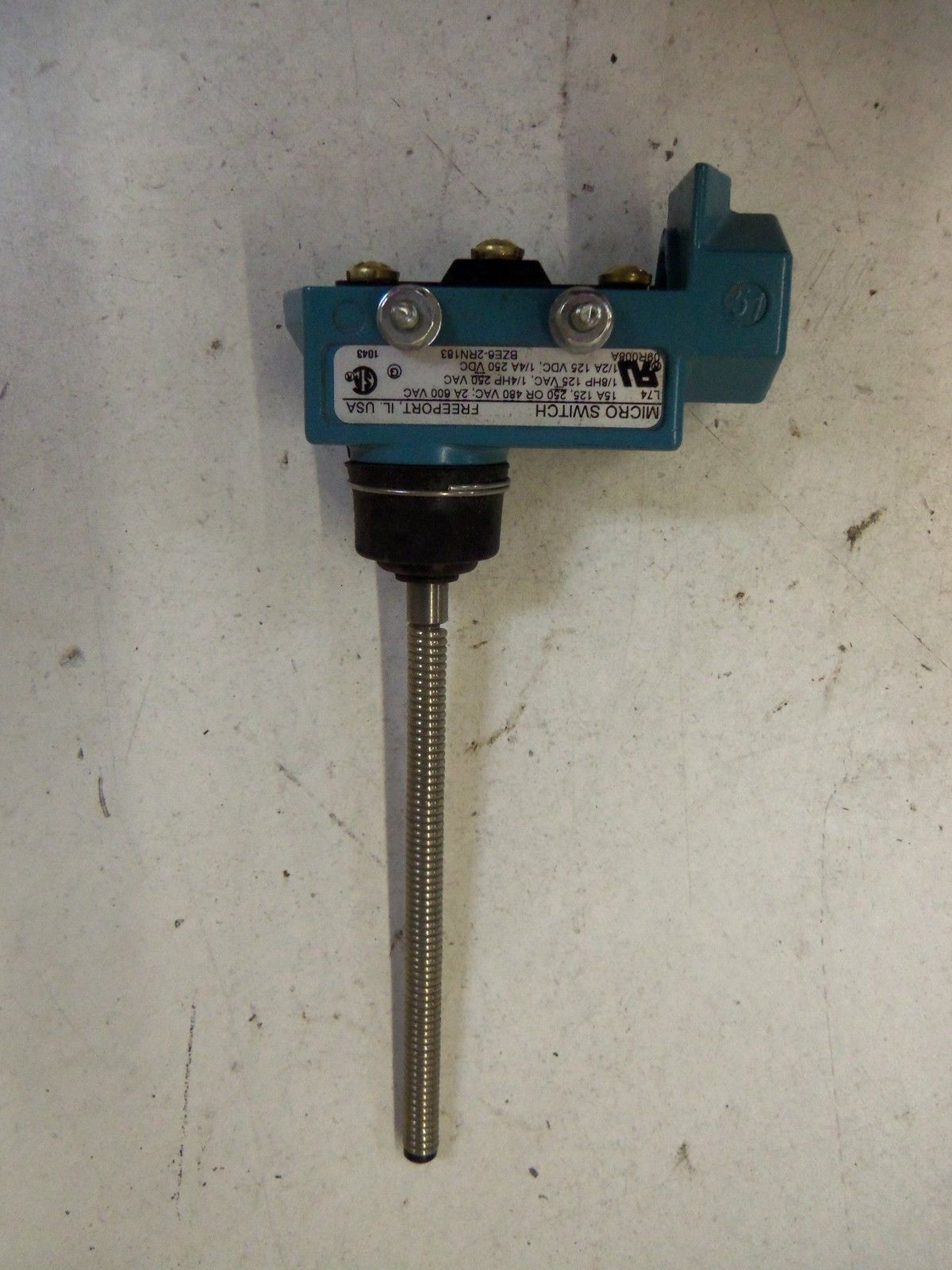 MICRO SWITCH BZE6-2RN183 (MISSING BASE) *USED*
