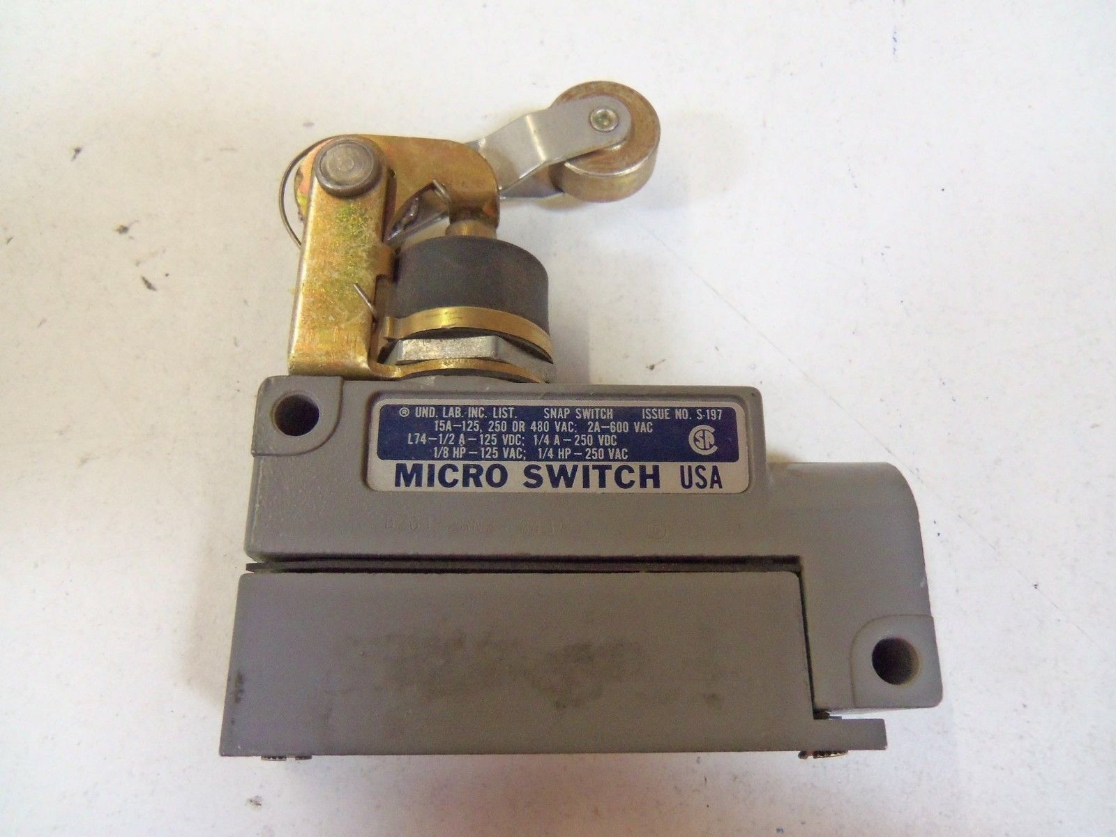 MICROSWITCH BZG1-2RN2 LIMIT SWITCH (GREY) *USED*