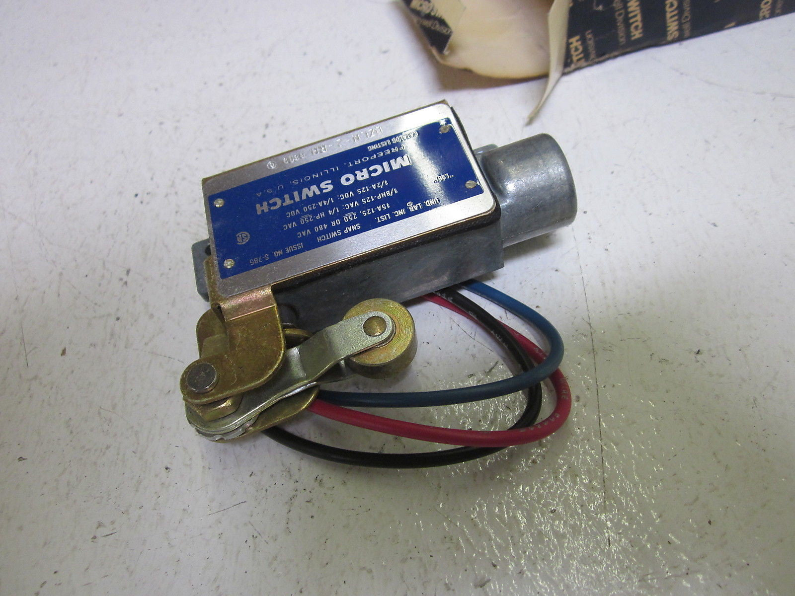 MICRO SWITCH BZLN-2-RH LIMIT SWITCH *NEW IN BOX*