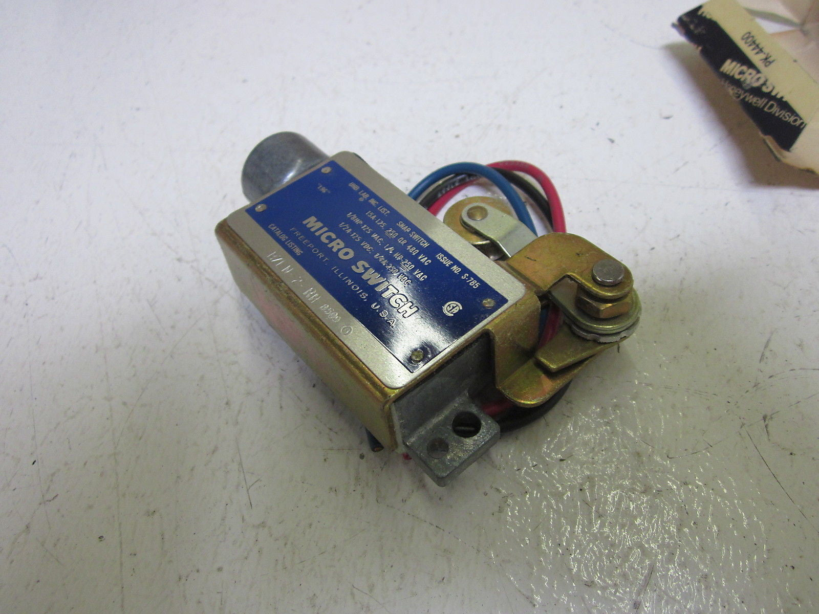 MICRO SWITCH BZLN-2-RH LIMIT SWITCH *NEW IN BOX*