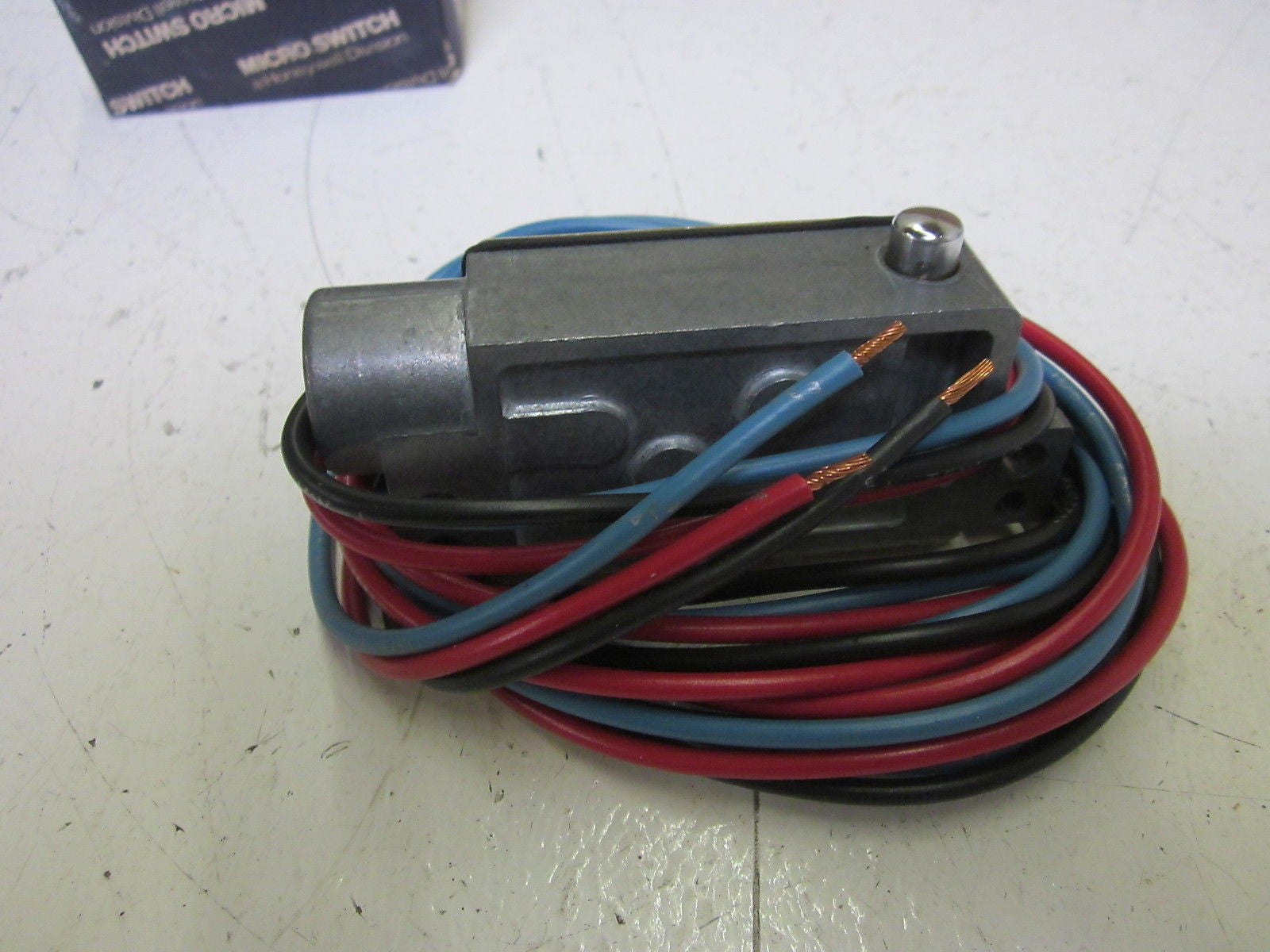 MICROSWITCH BZLN-LH5 *NEW IN BOX*
