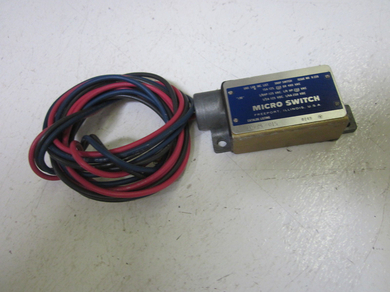MICROSWITCH BZLN-RH5 LIMIT SWITCH 250VAC  *USED*