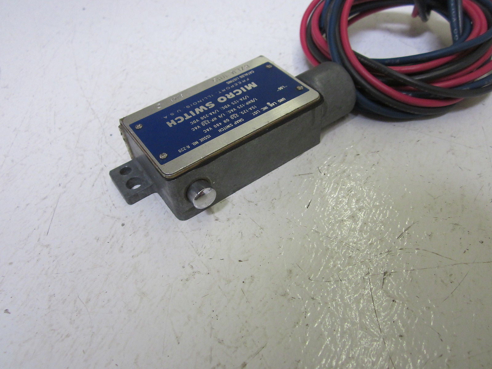 MICROSWITCH BZLN-RH5 LIMIT SWITCH 250VAC  *USED*