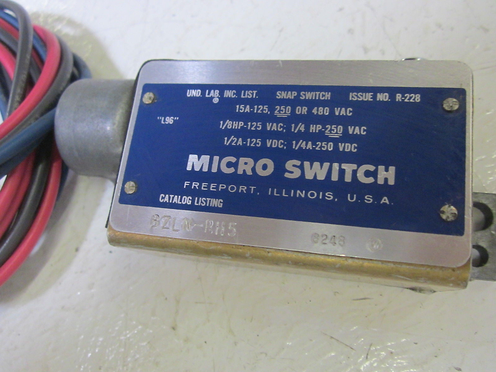 MICROSWITCH BZLN-RH5 LIMIT SWITCH 250VAC  *USED*