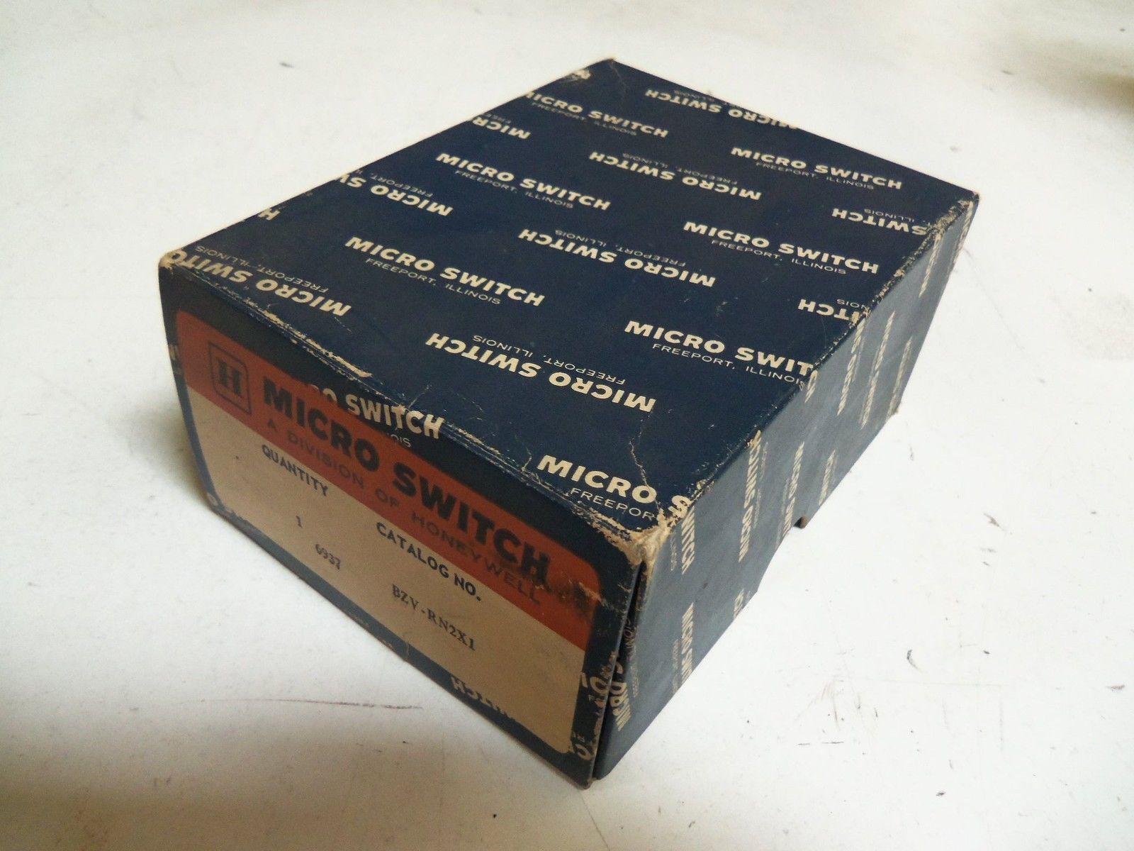 MICROSWITCH BZV-RN2X1 *NEW IN BOX*