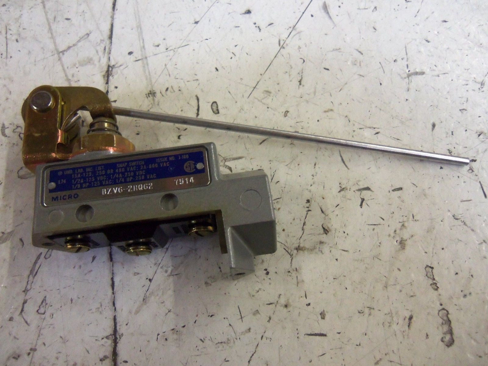 MICROSWITCH BZV6-2RQ62 ENCLOSED BASIC SWITCH *NEW IN BOX*