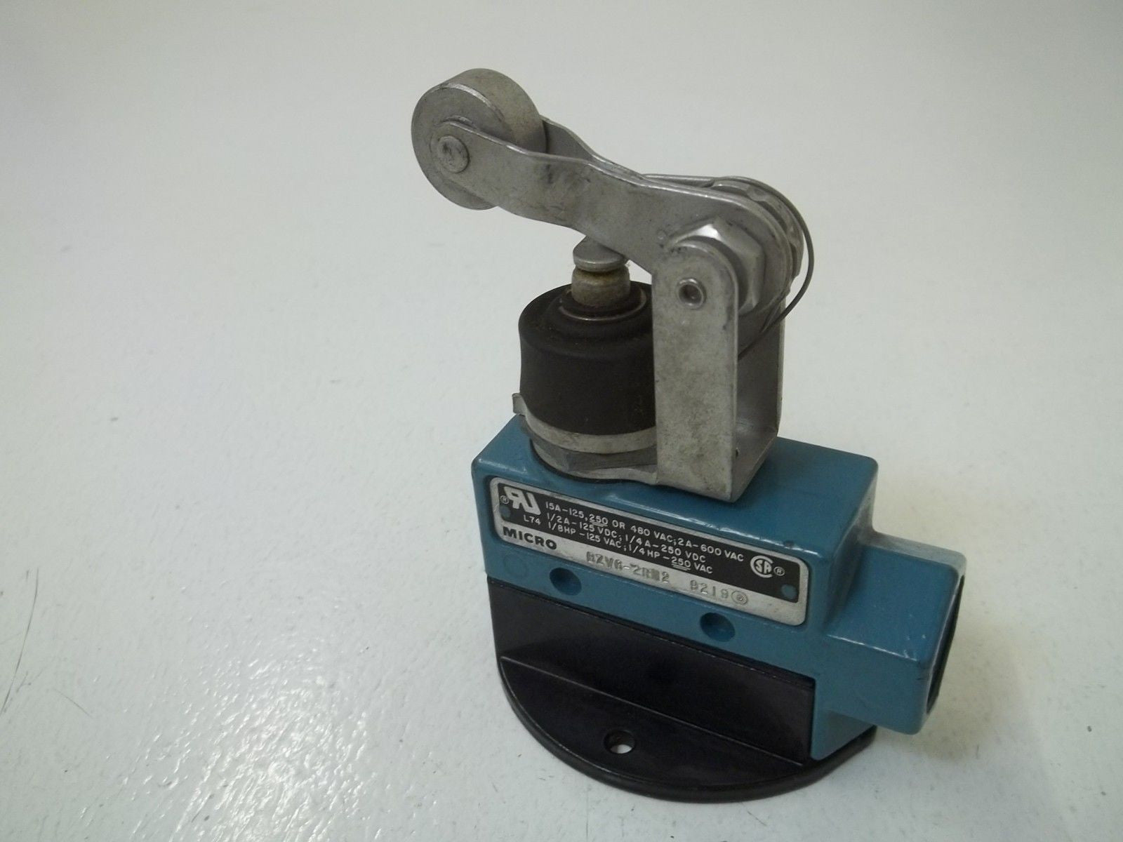 MICRO SWITCH BZV6-2RN2 LIMIT SWITCH *USED*