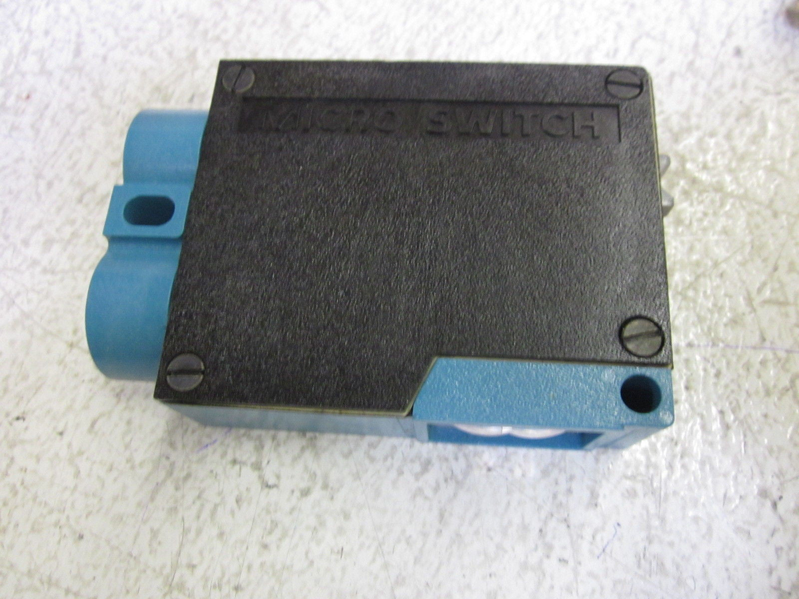 MICROSWITCH FE-MLS10-F20A 12-16VDC PHOTOELECTRIC SWITCH  *NEW IN BOX*