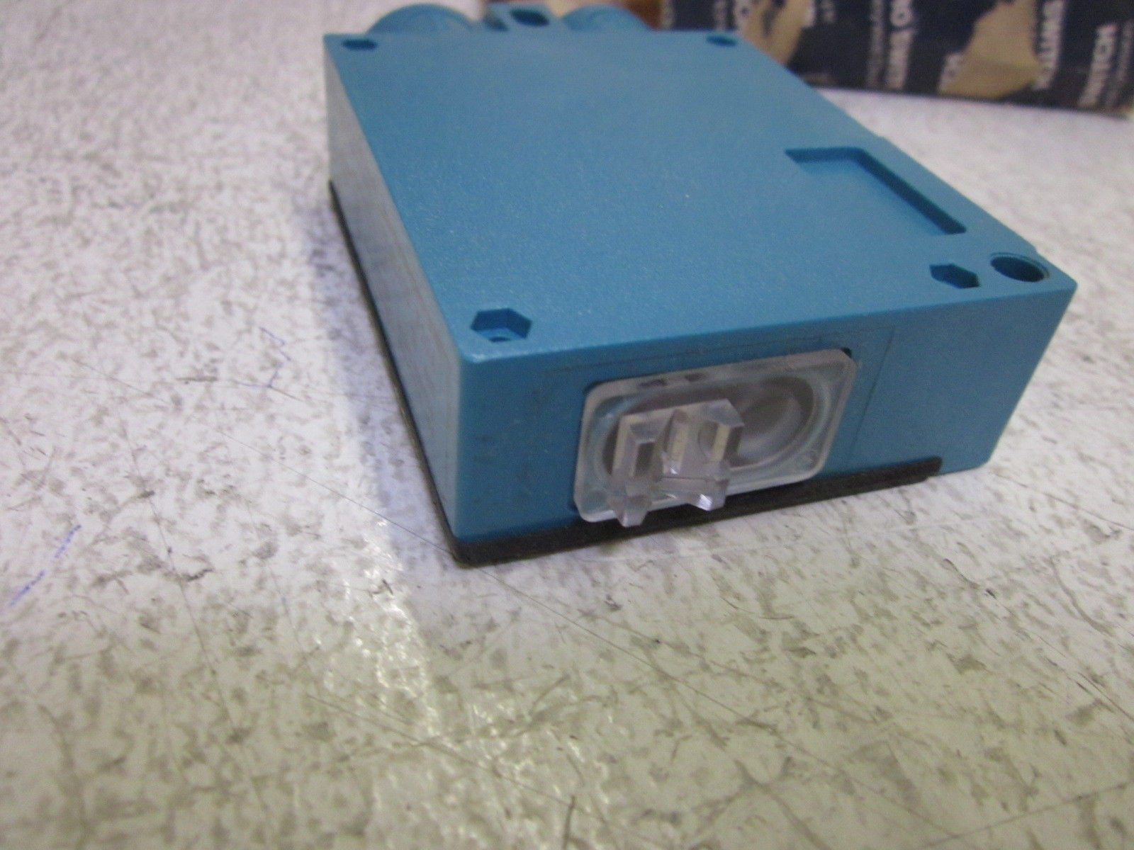 MICROSWITCH FE-MLS10-F20A 12-16VDC PHOTOELECTRIC SWITCH  *NEW IN BOX*