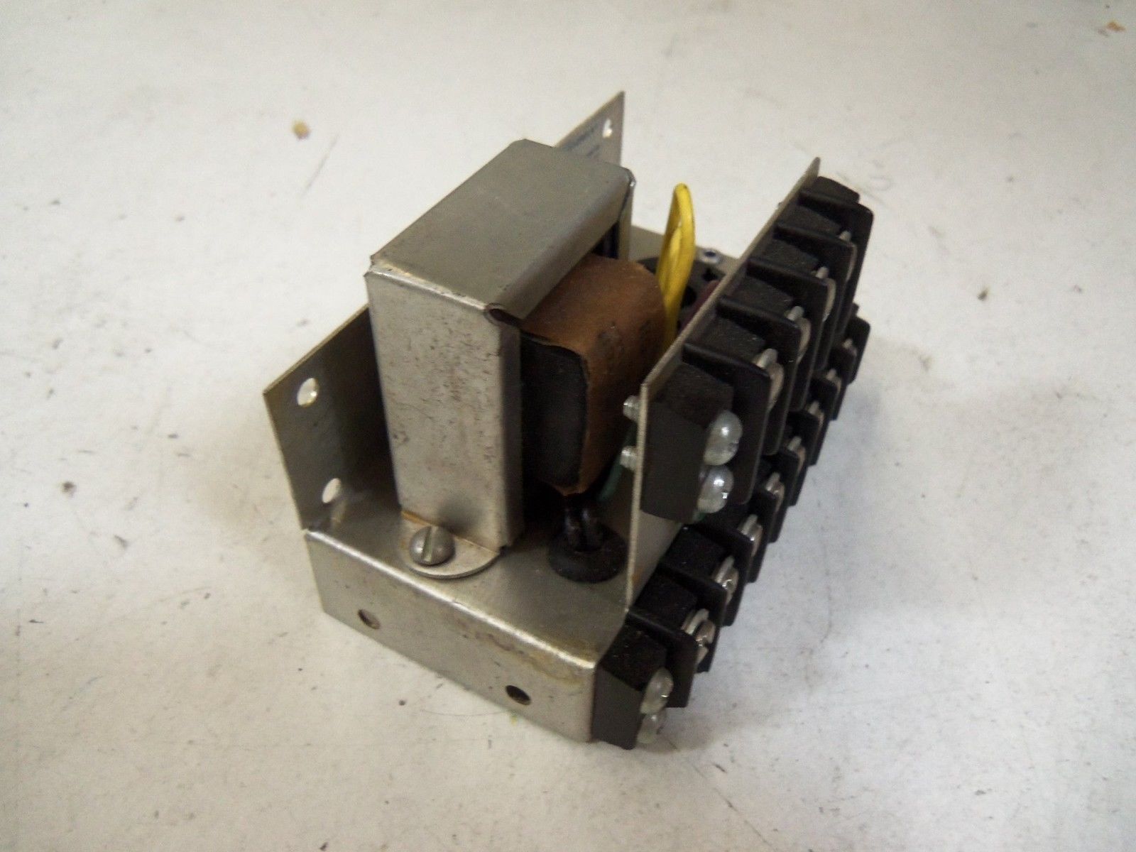 MICROSWITCH FE-PE2 PHOTOELECTRIC RELAY *USED*