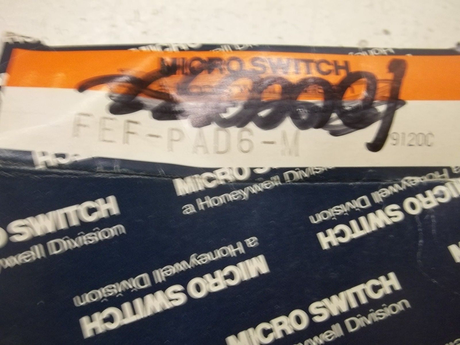 MICROSWITCH FEF-PAD6-M FIBER OPTIC CABLE *NEW IN BOX*