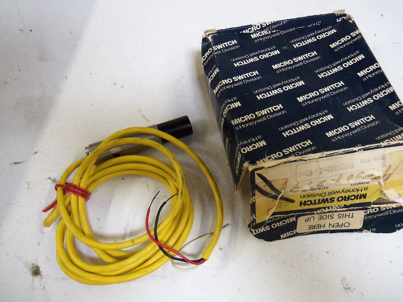 MICROSWITCH FYBD12E1-2 *NEW IN BOX*