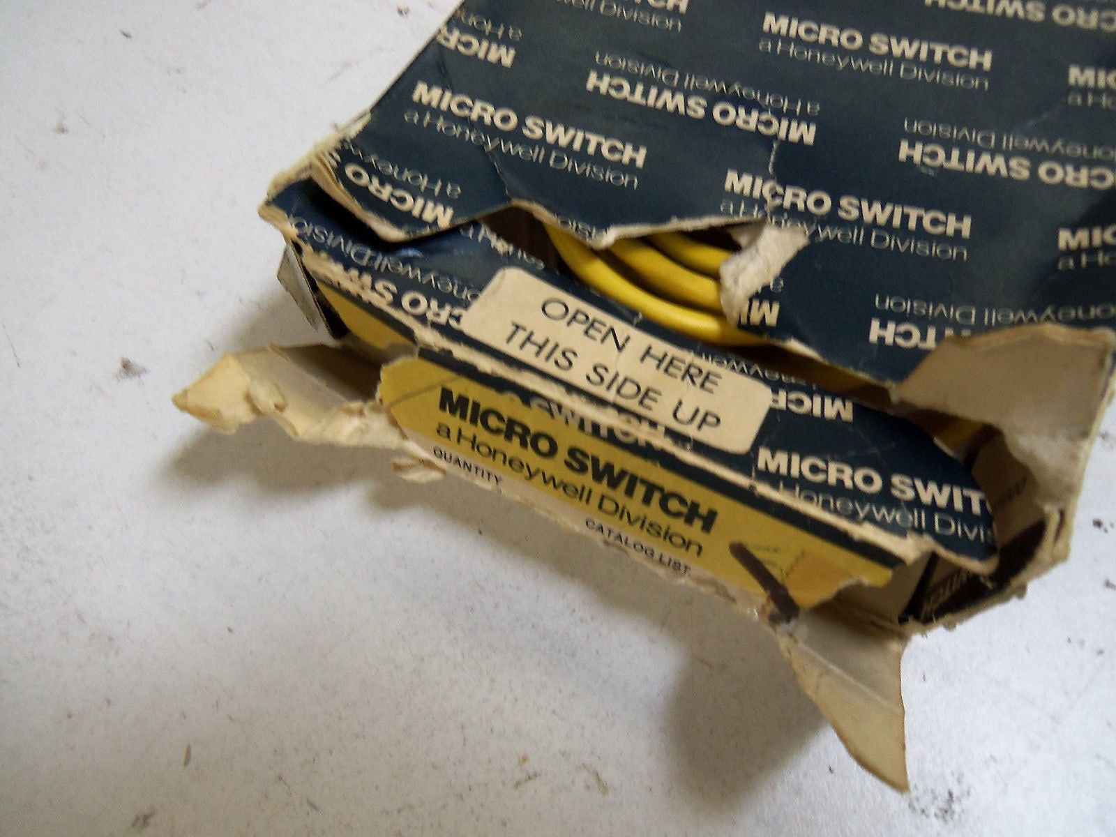 MICROSWITCH FYBD12E1-2 *NEW IN BOX*