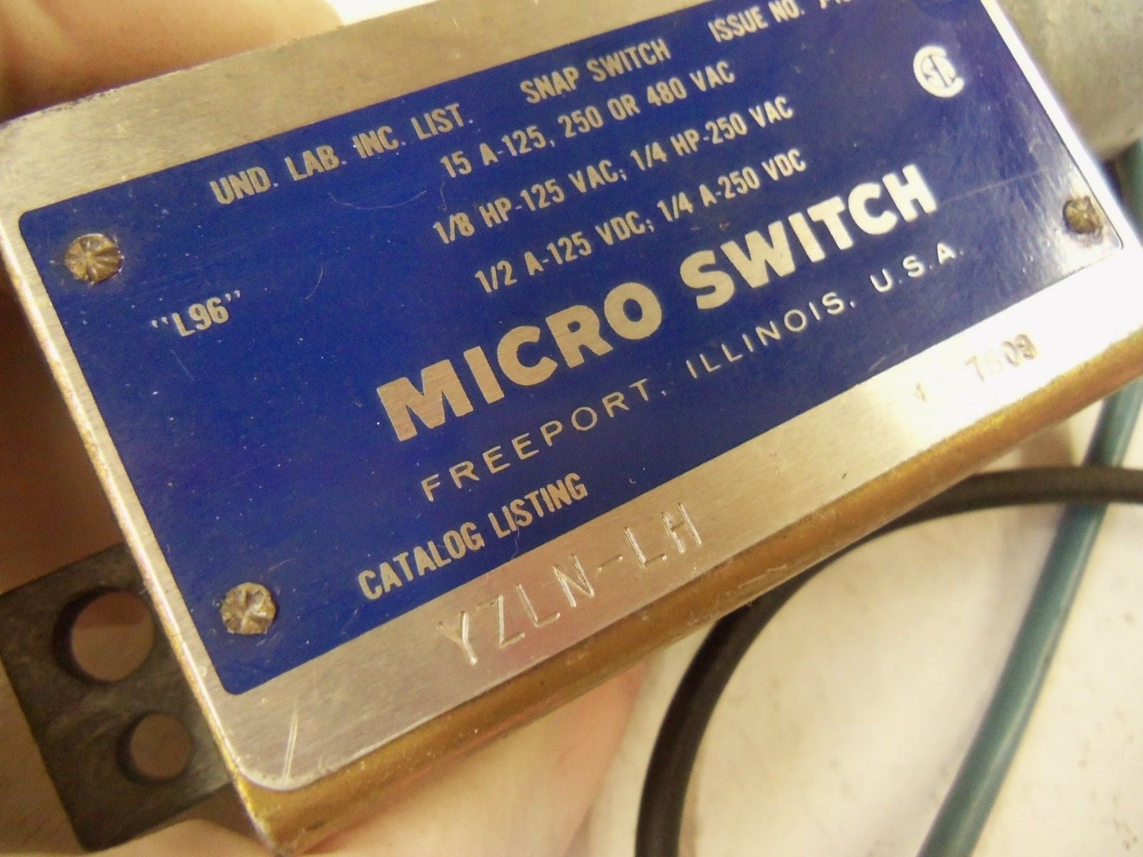 MICROSWITCH LIMIT SNAP SWITCH YZLN-LH *USED*