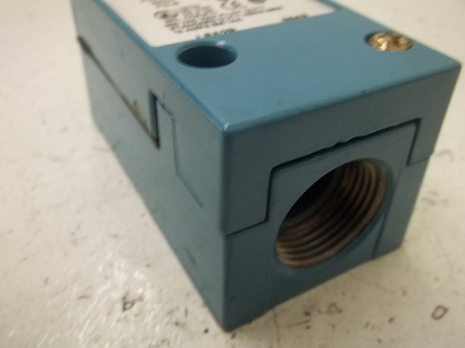 MICROSWITCH LSA2B LIMIT SWITCH (BODY ONLY) *USED*