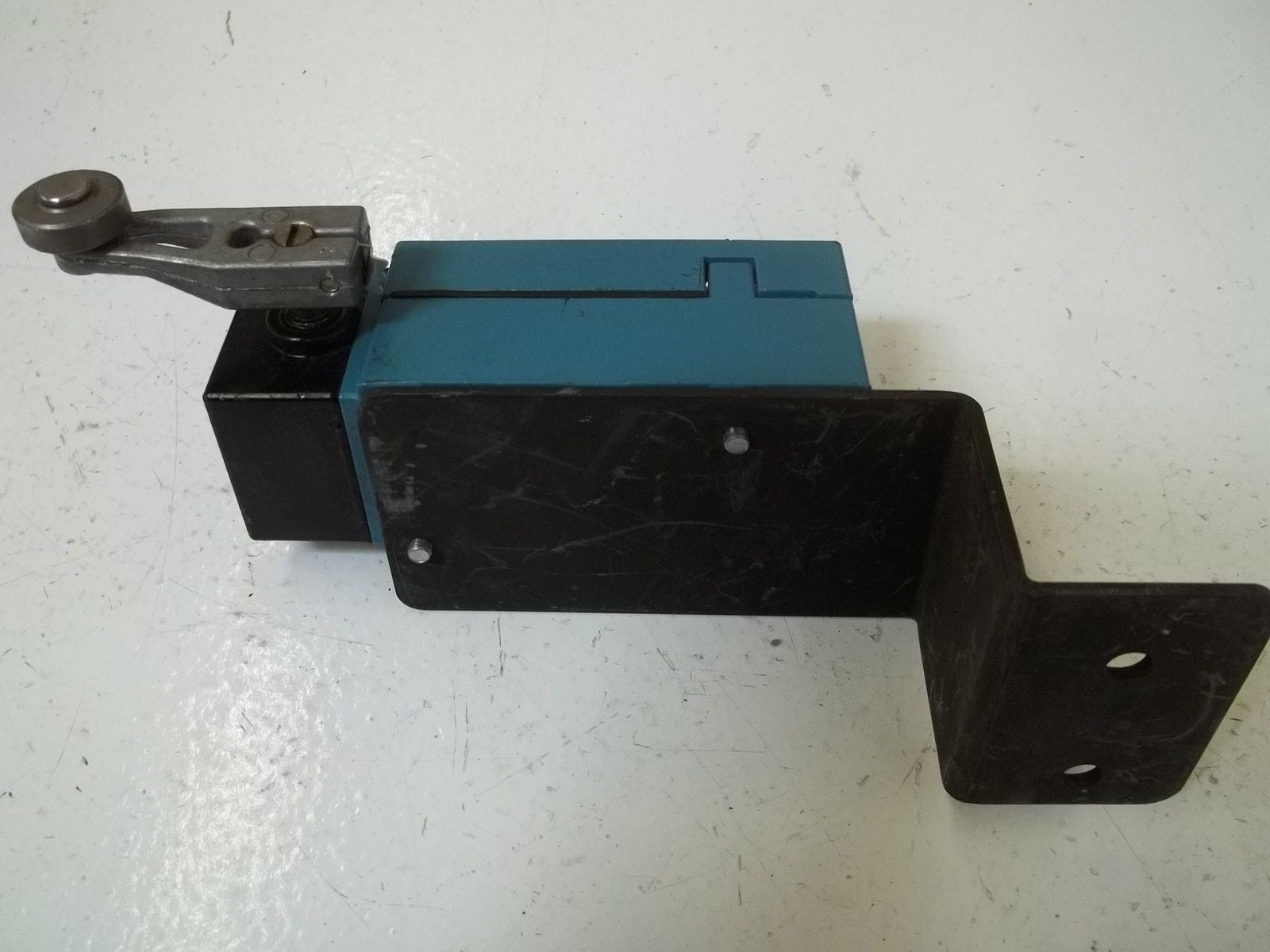 MICROSWITCH LSL6C ( AS PICTURED) *USED*