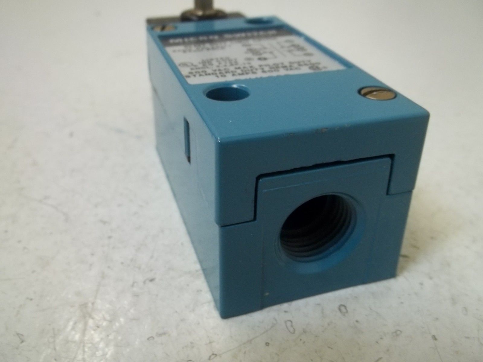 MICROSWITCH LSYMC6D-1B LIMIT SWITCH *NEW IN BOX*