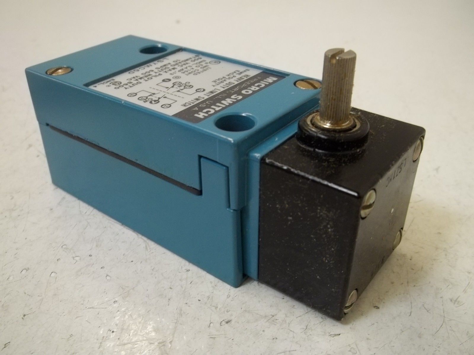 MICROSWITCH LSYMC6D-1B LIMIT SWITCH *NEW IN BOX*