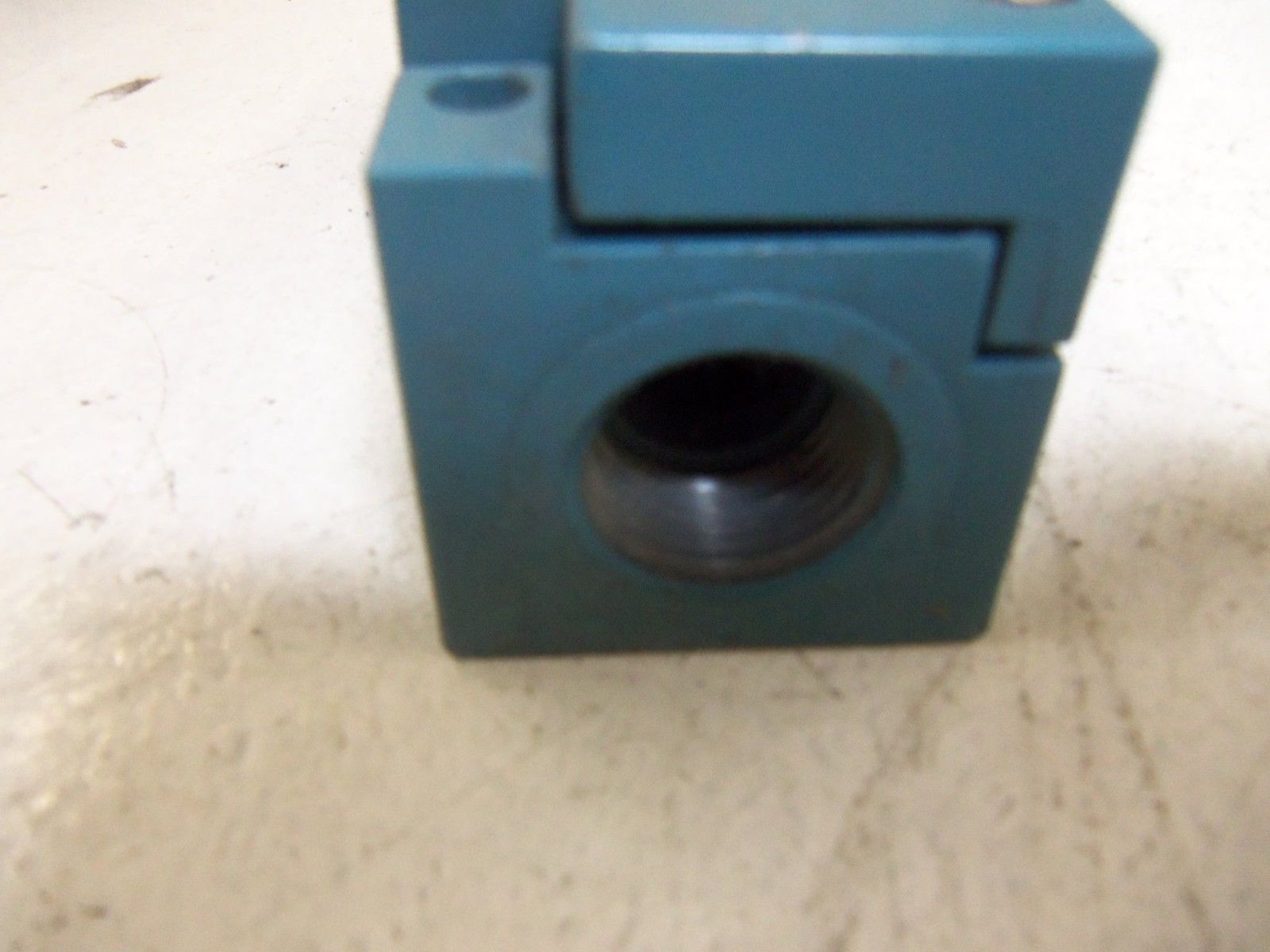 MICRO SWITCH LSYUB1A3-2D LIMIT SWITCH *USED*