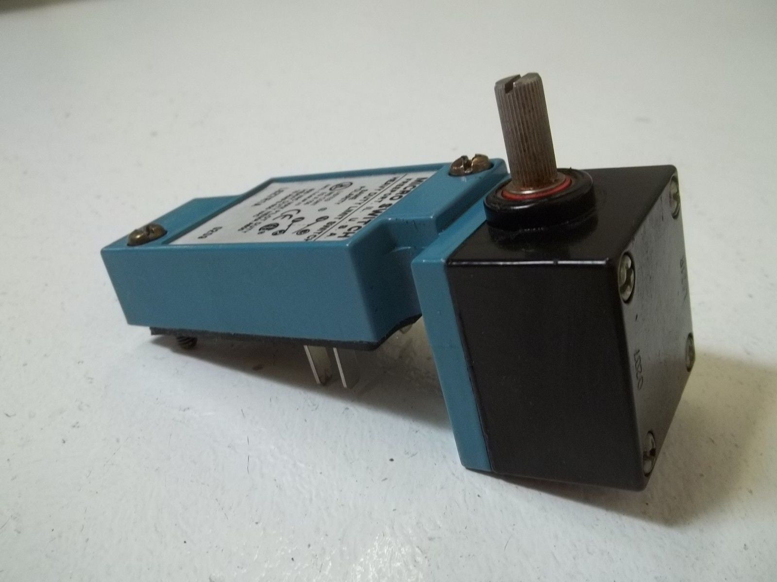 MICROSWITCH LSZ7R1A TOP BODY ONLY  (AS PICTURED)*USED*