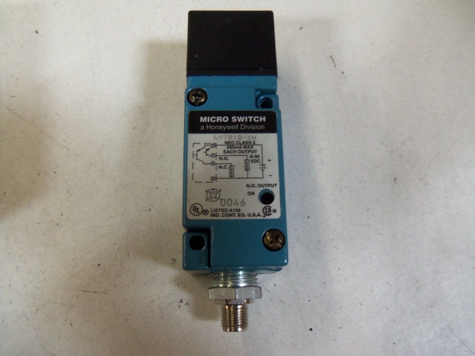 MICRO SWITCH LYT01B-1H *NEW NO BOX*