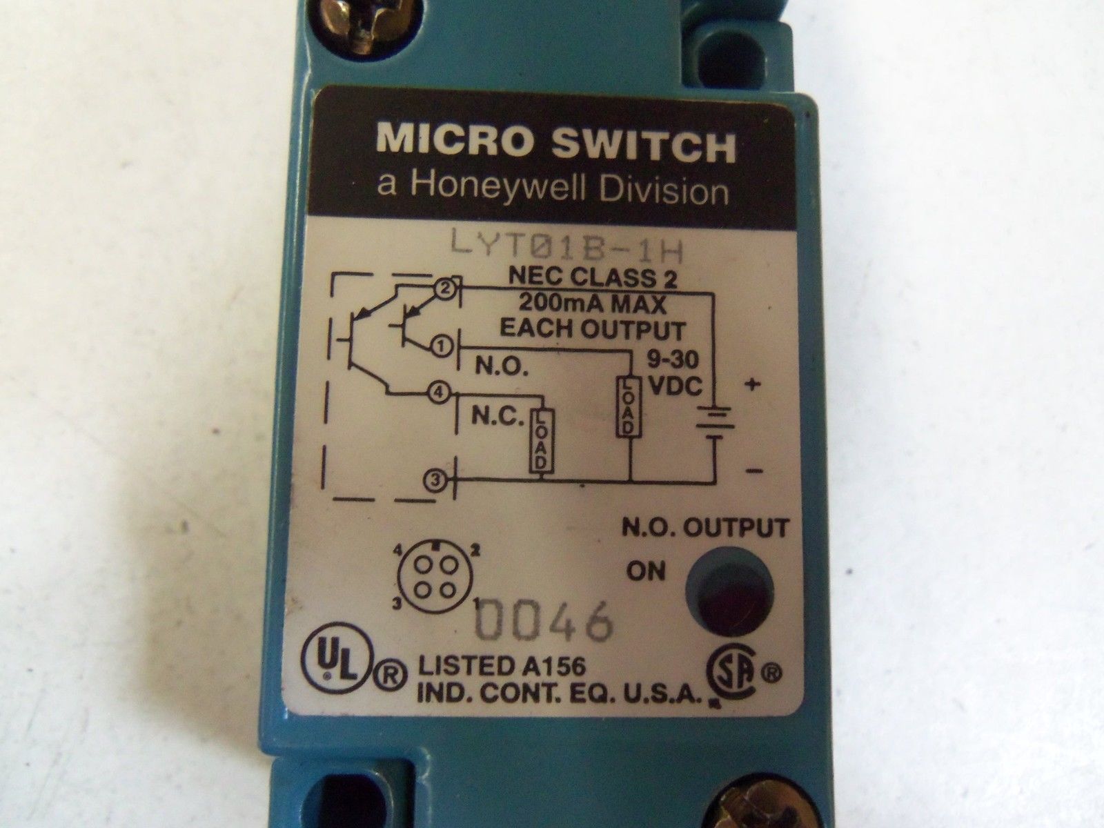 MICRO SWITCH LYT01B-1H *NEW NO BOX*