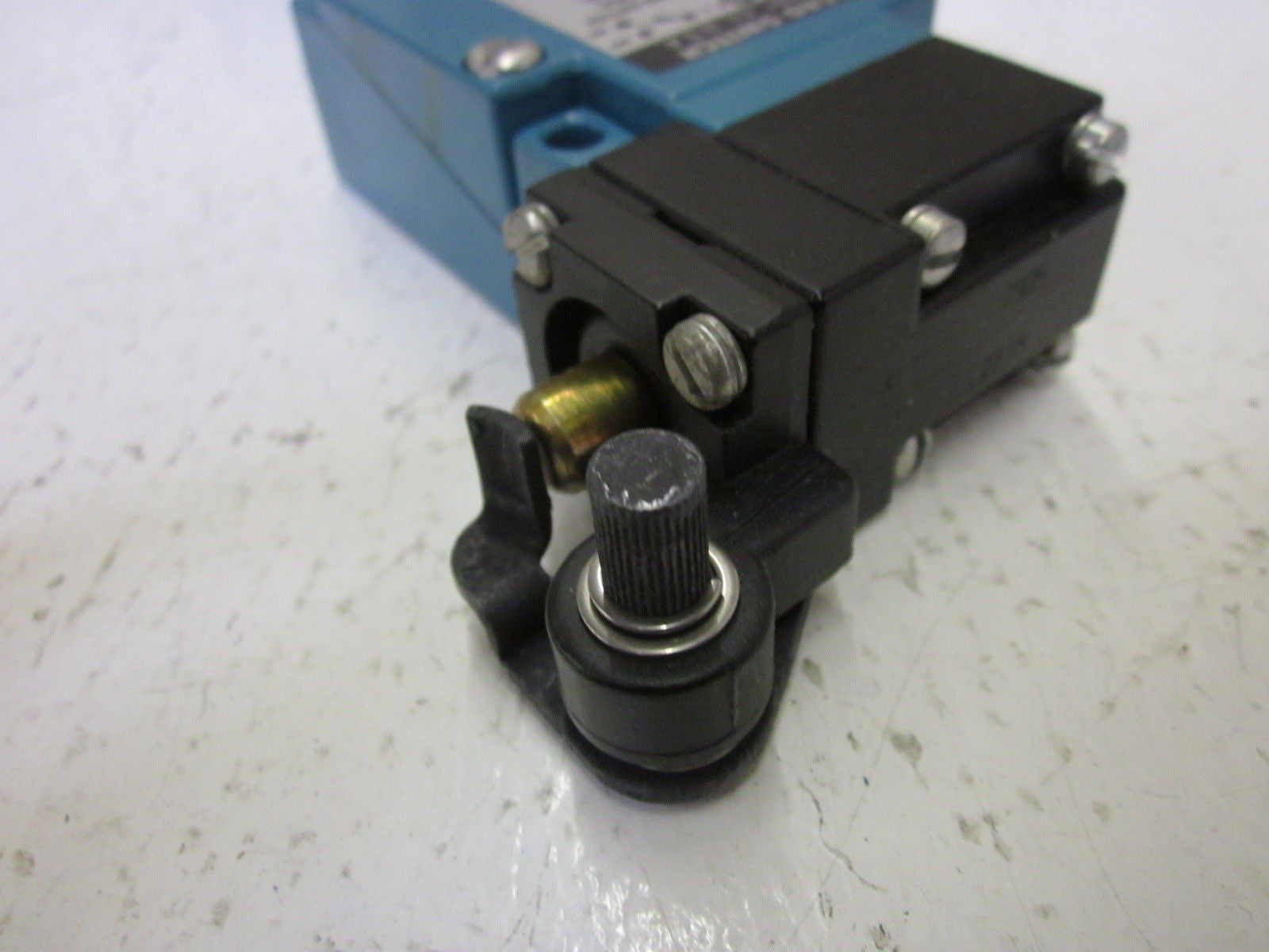 MICRO SWITCH LZL1 *NEW IN BOX*