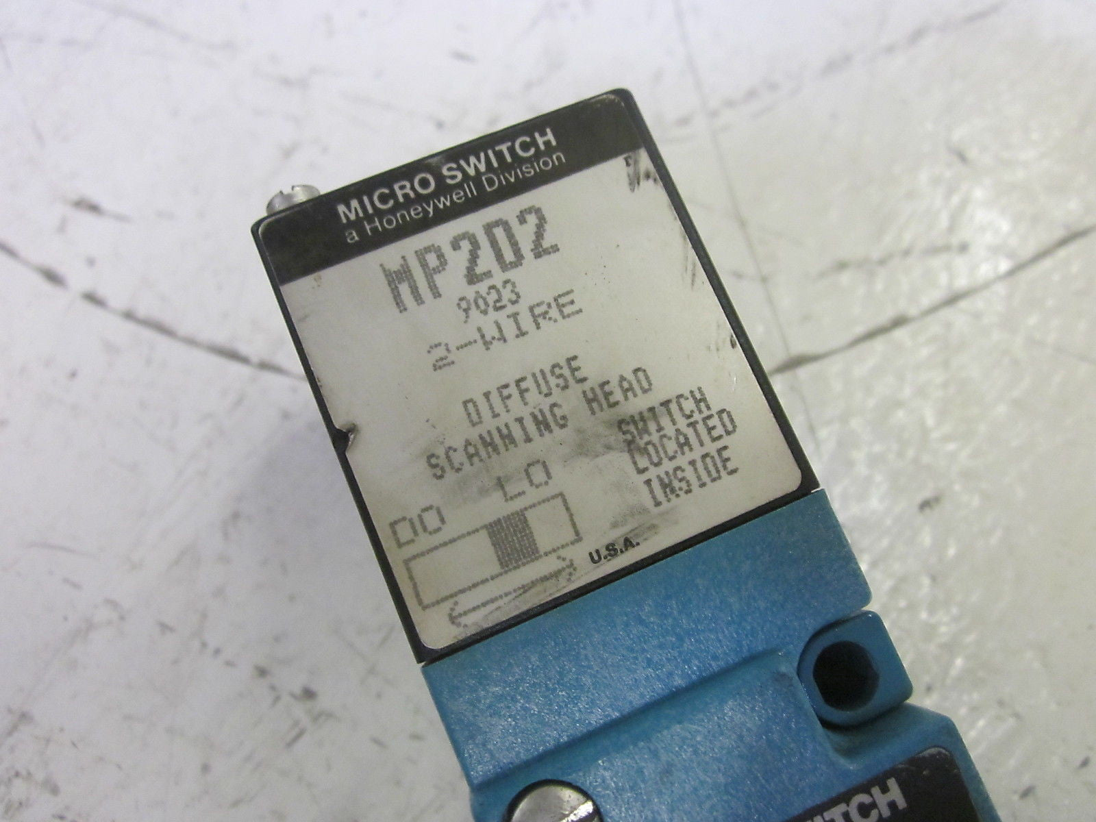MICRO SWITCH MP2S11 W/ MP2D2 PROXIMITY SENSOR *USED*