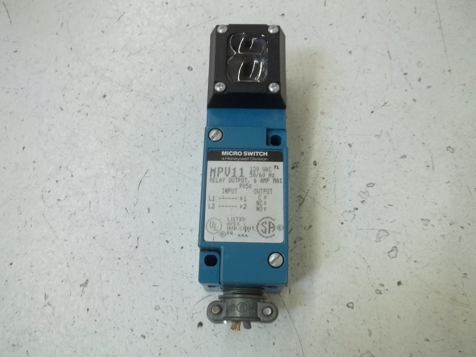 MICROSWITCH MPV11 W/MPP6 LIMIT SWITCH *USED*