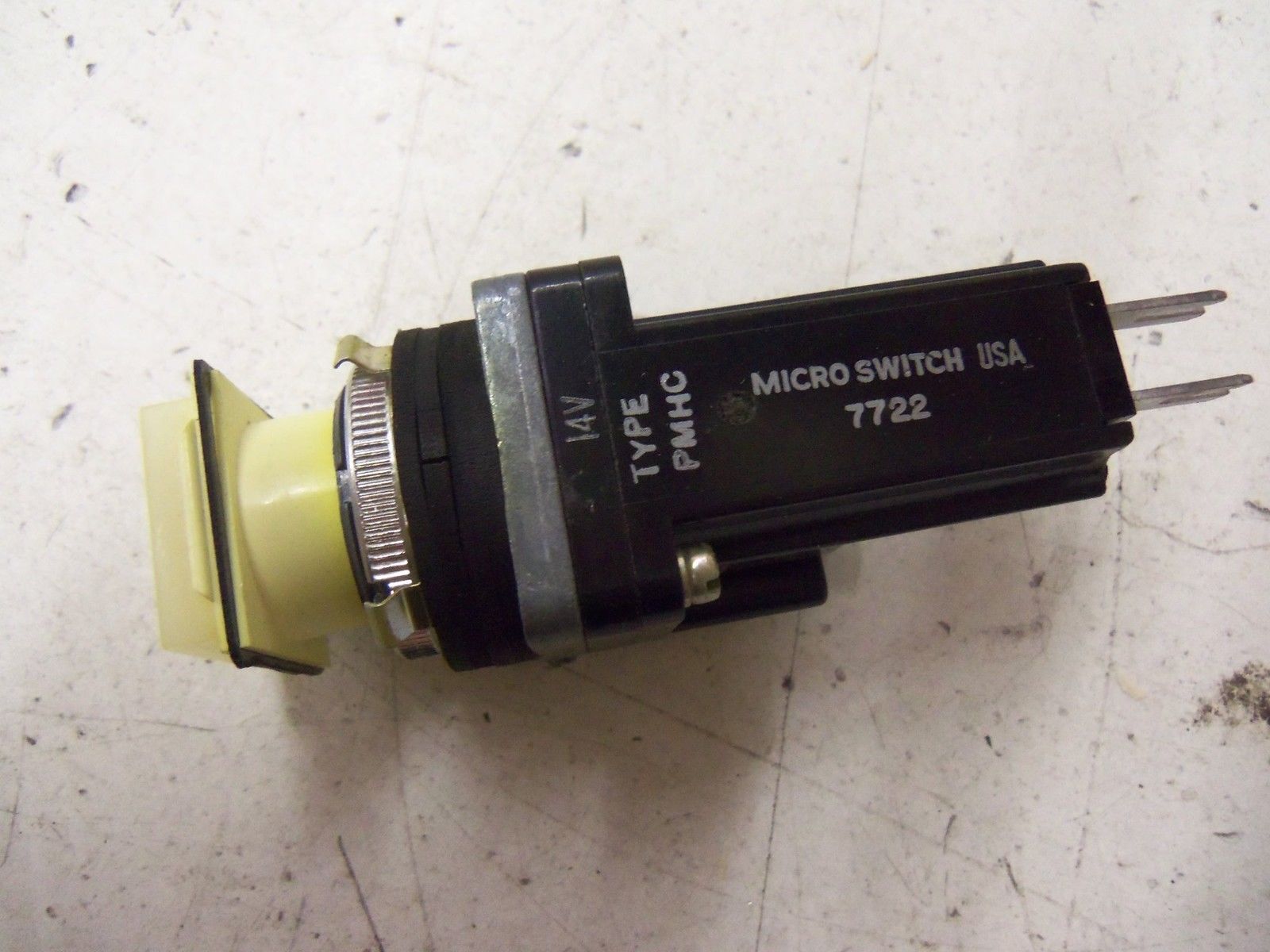 MICROSWITCH PMHC PUSHBUTTON *NEW NO BOX*