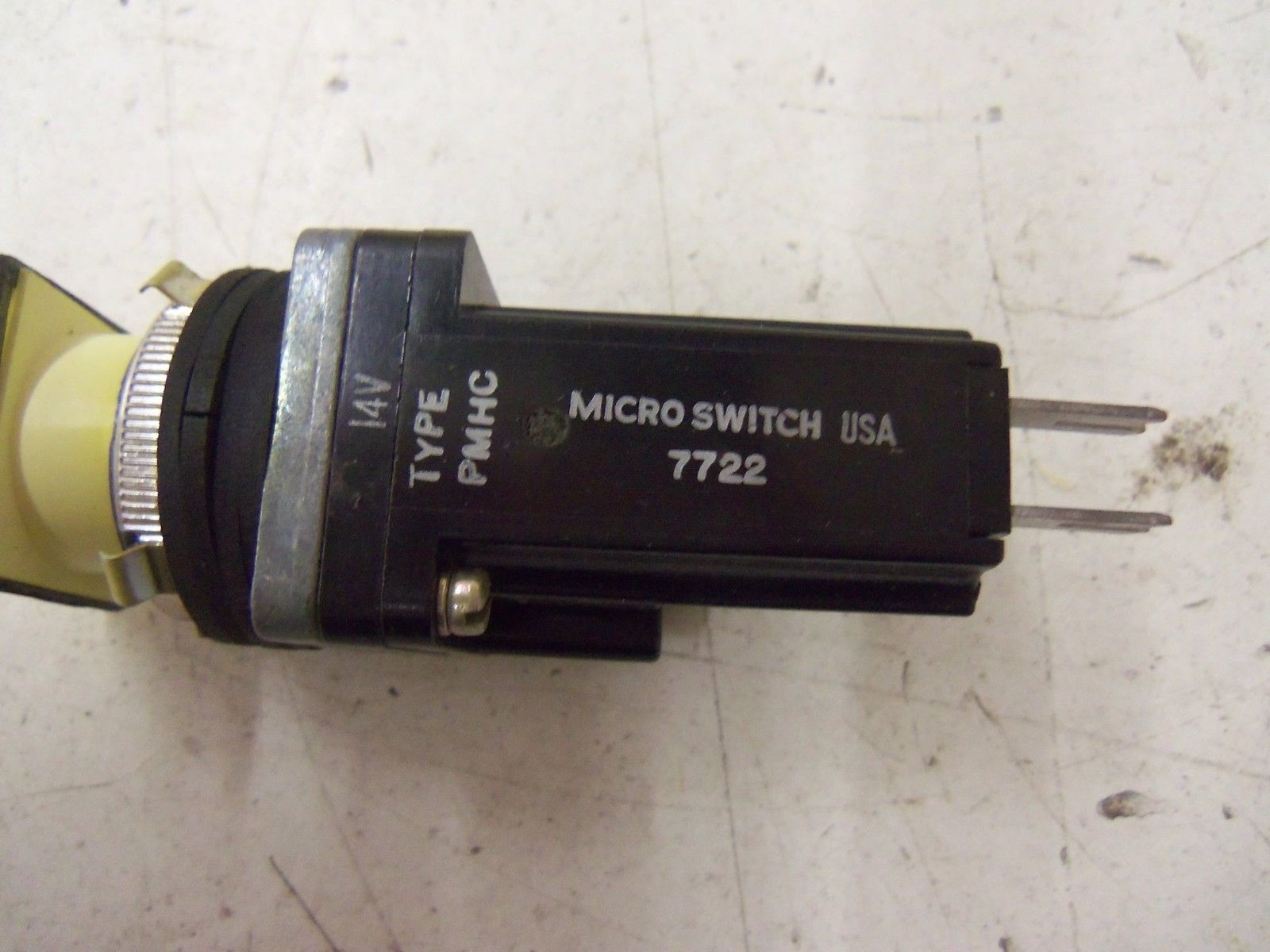 MICROSWITCH PMHC PUSHBUTTON *NEW NO BOX*